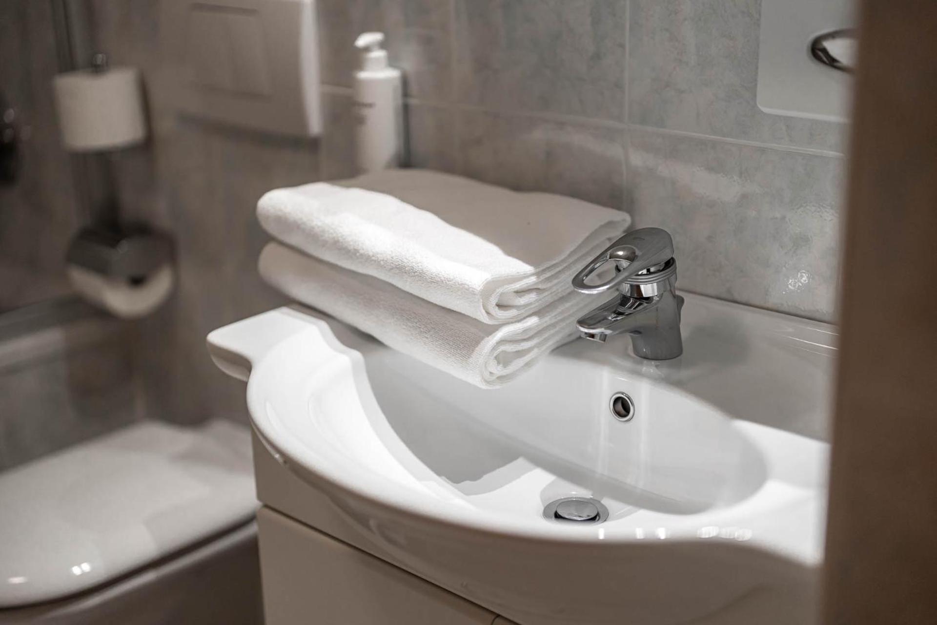 Superior Suite - Photo 11