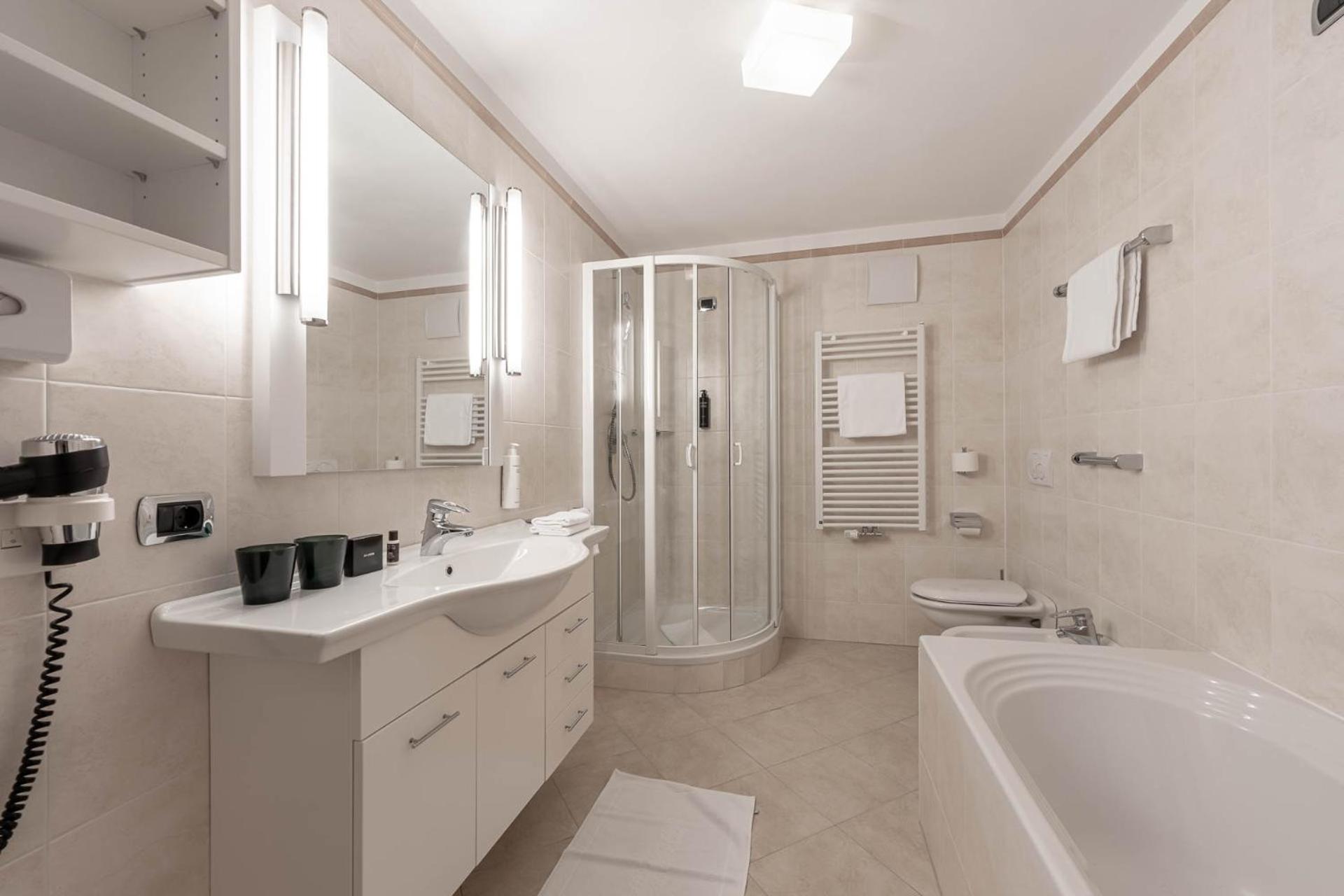 Deluxe Suite - Photo 8