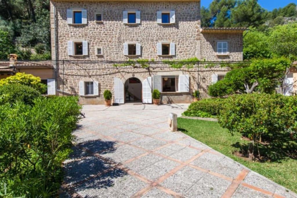 Seven-Bedroom House photo 2