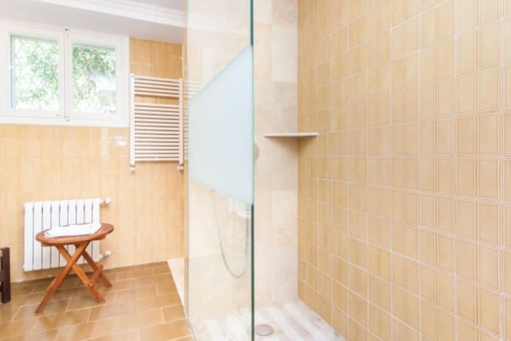 Seven-Bedroom House photo 2