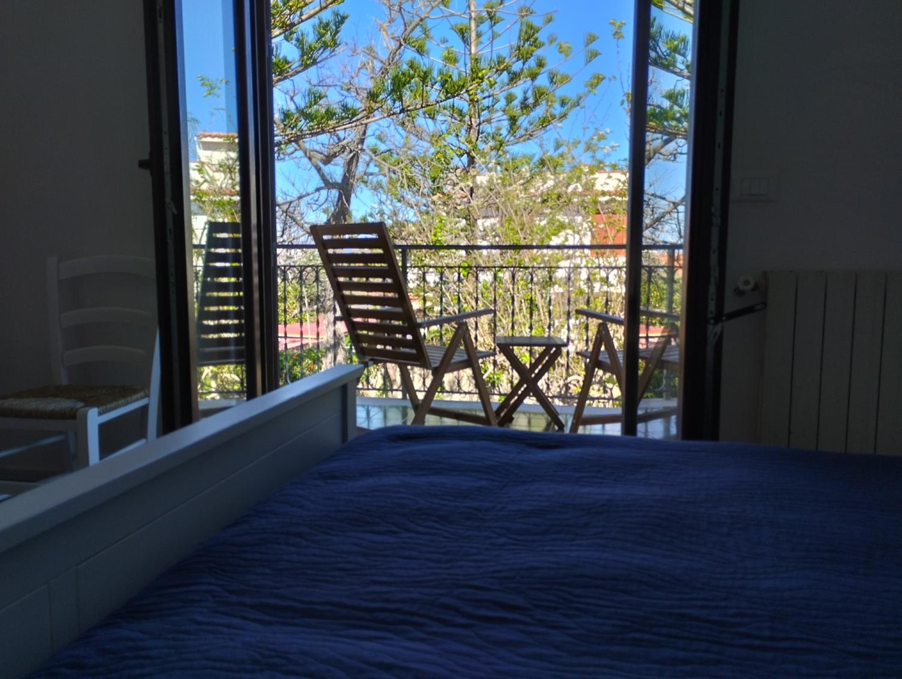 Deluxe Double Room with Side Sea View photo 2