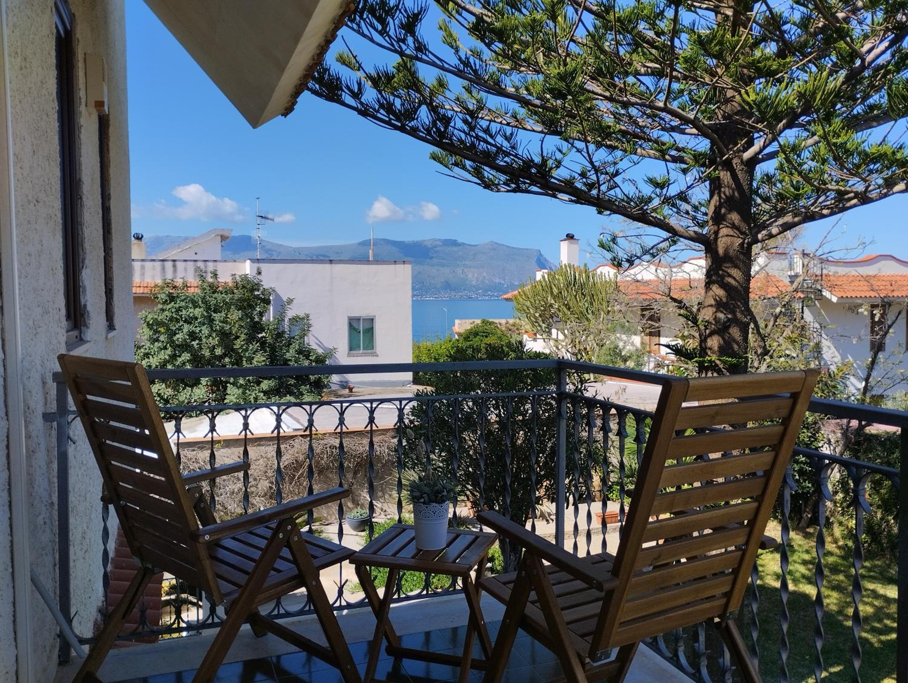 Deluxe Double Room with Side Sea View photo 3