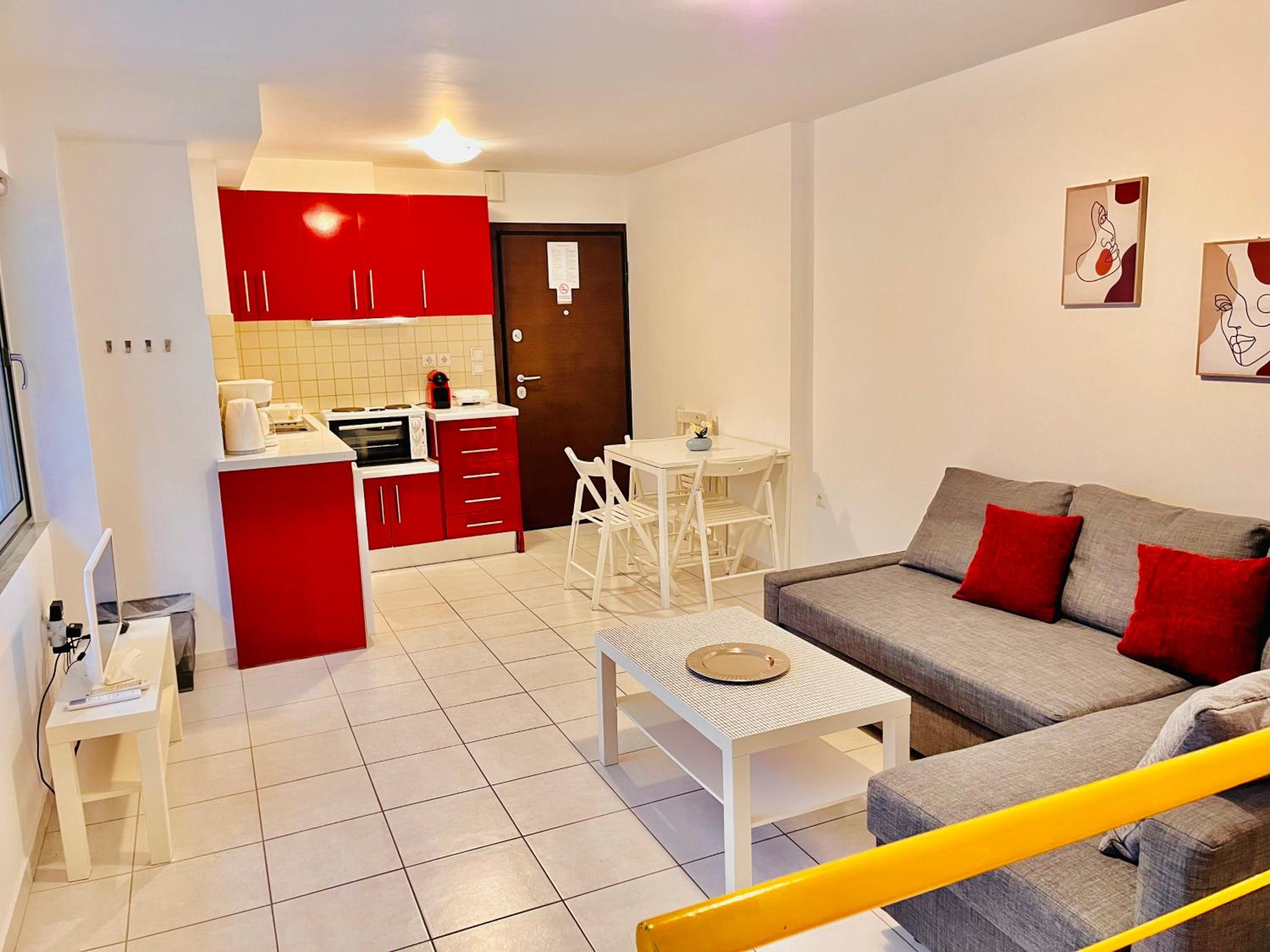 Split Level Apartment - Ground & Basement Floors