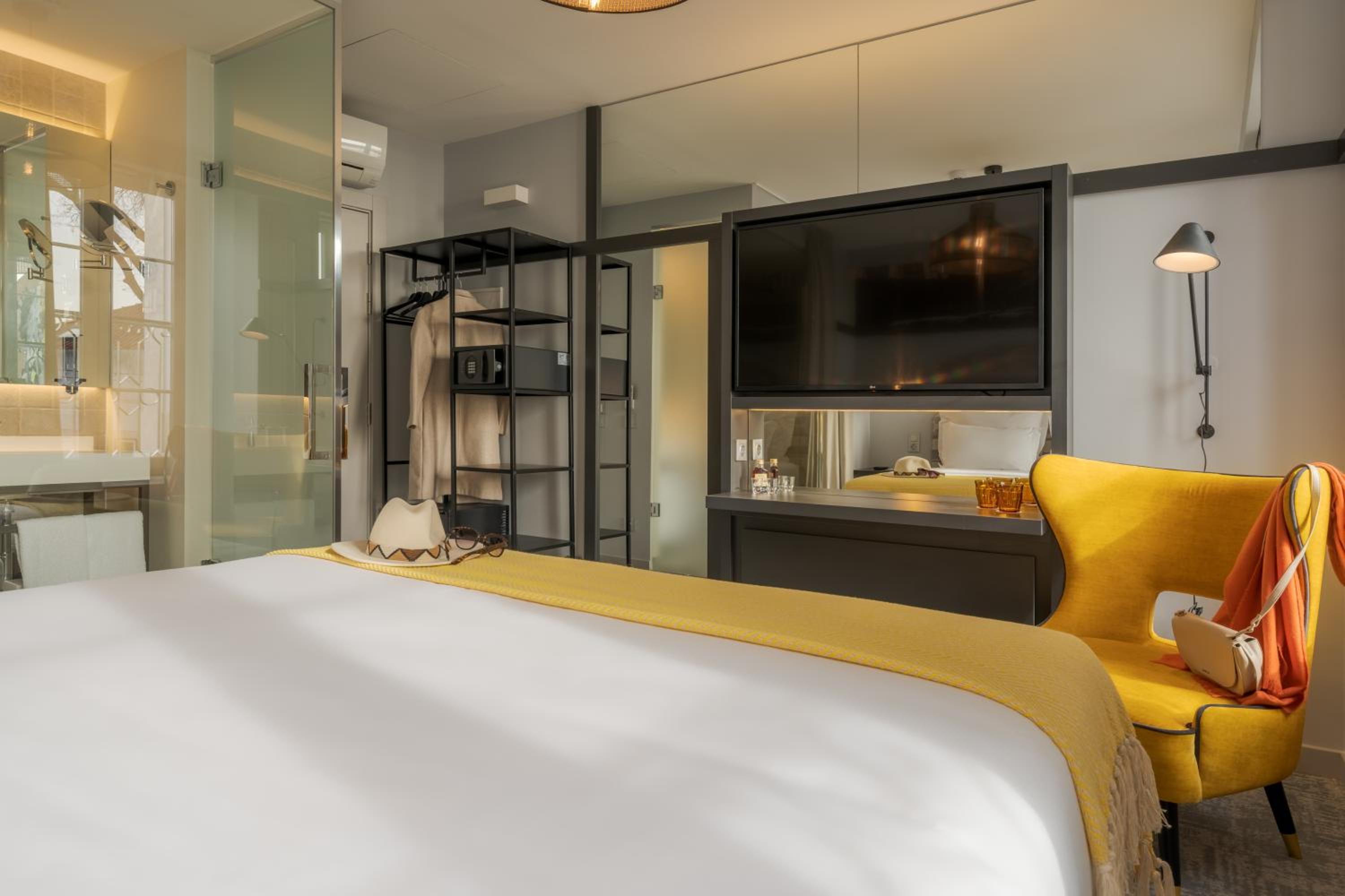 Superior Double Room with River View - Photo 7