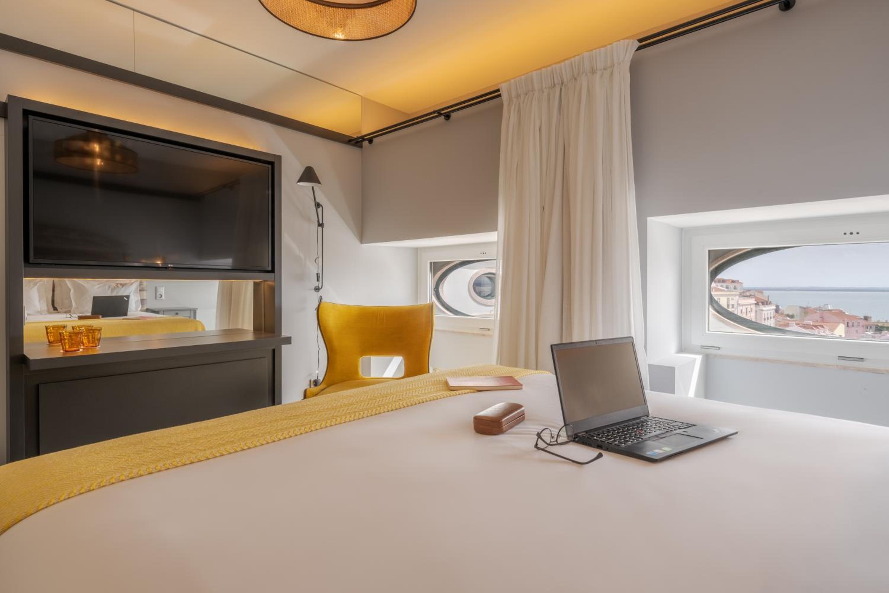 Superior Double Room with River View - Photo 1