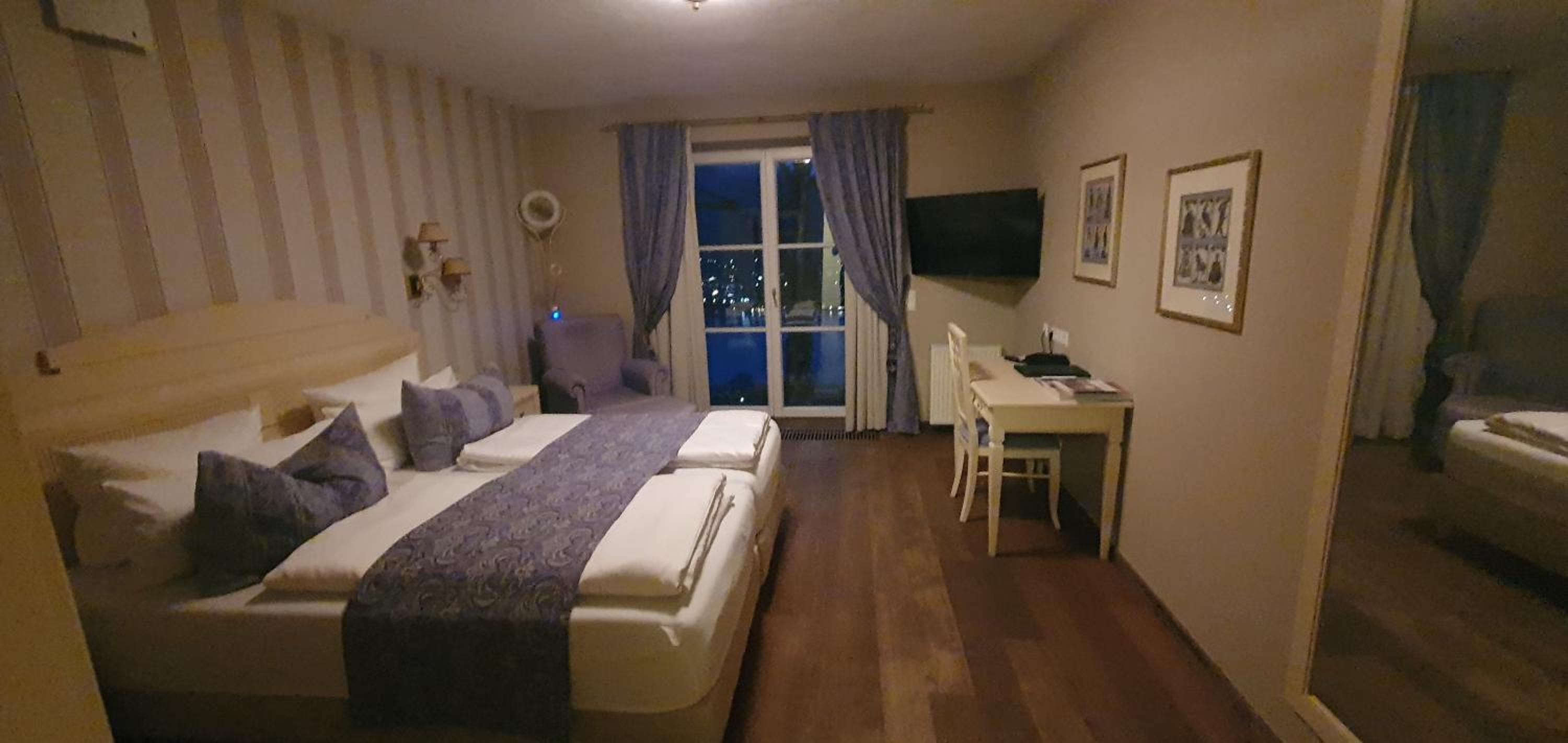 Suite with Lake View - Photo 4