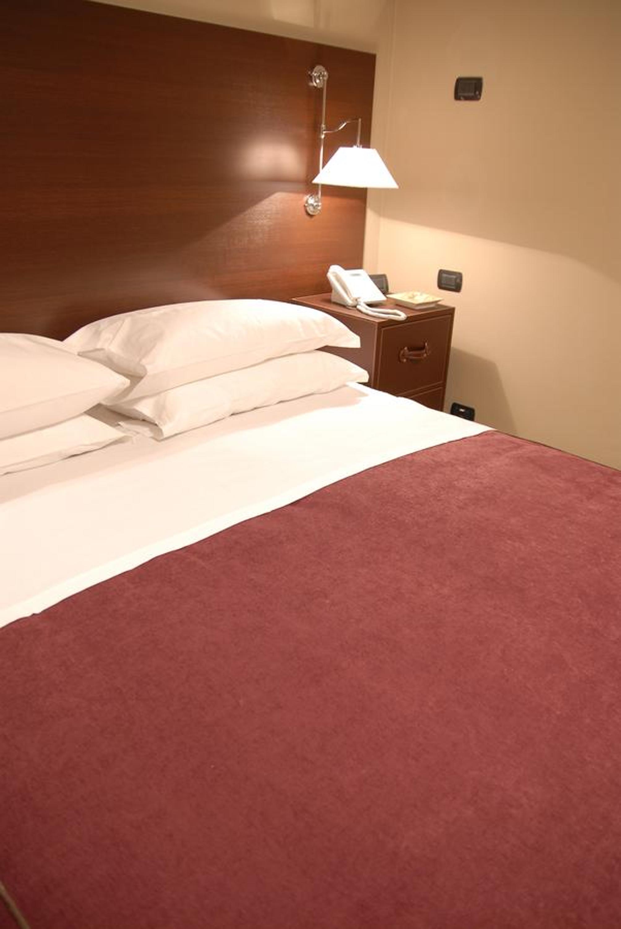 Deluxe Room (2 Adults + 1 Child)