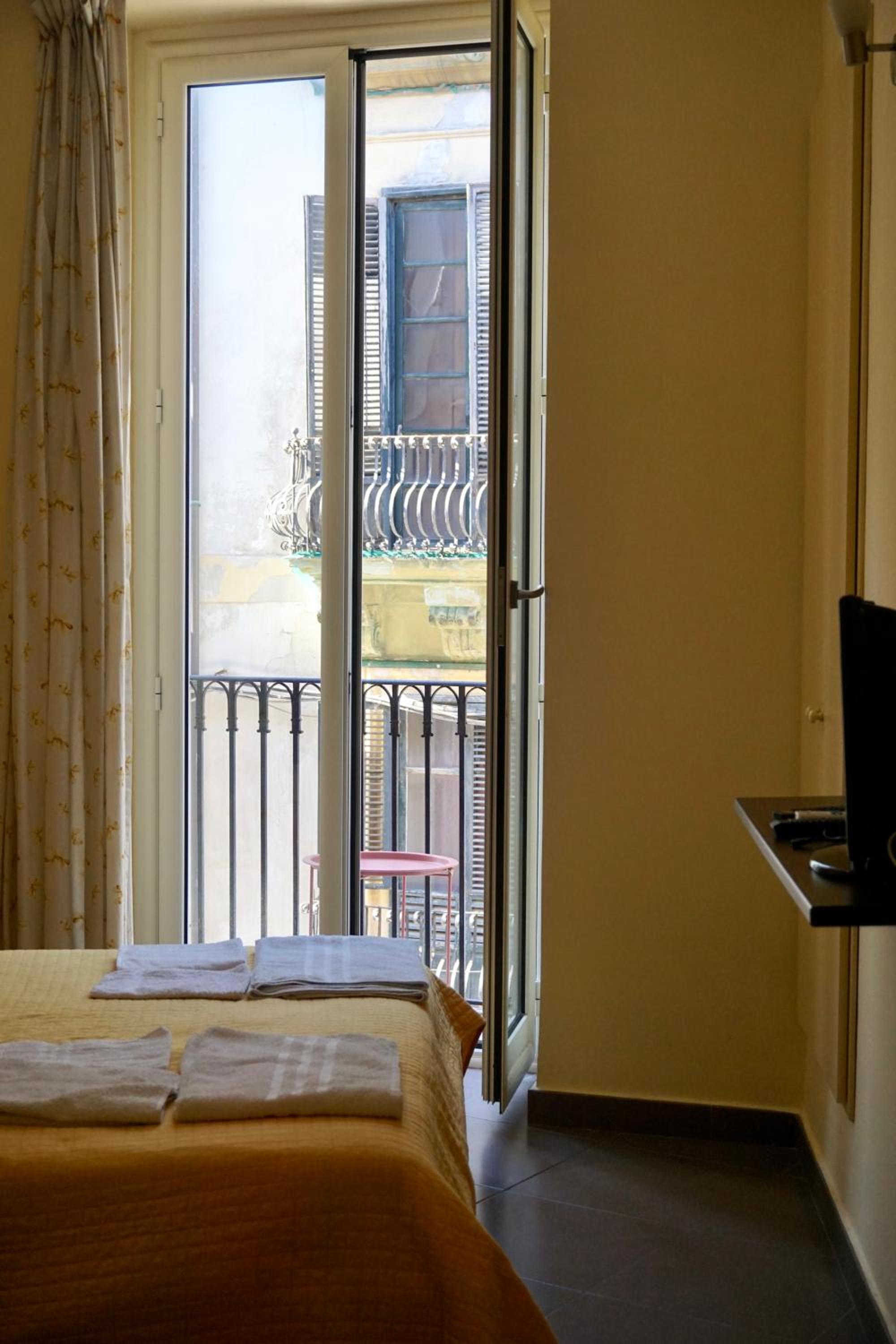 Double Room - Photo 4