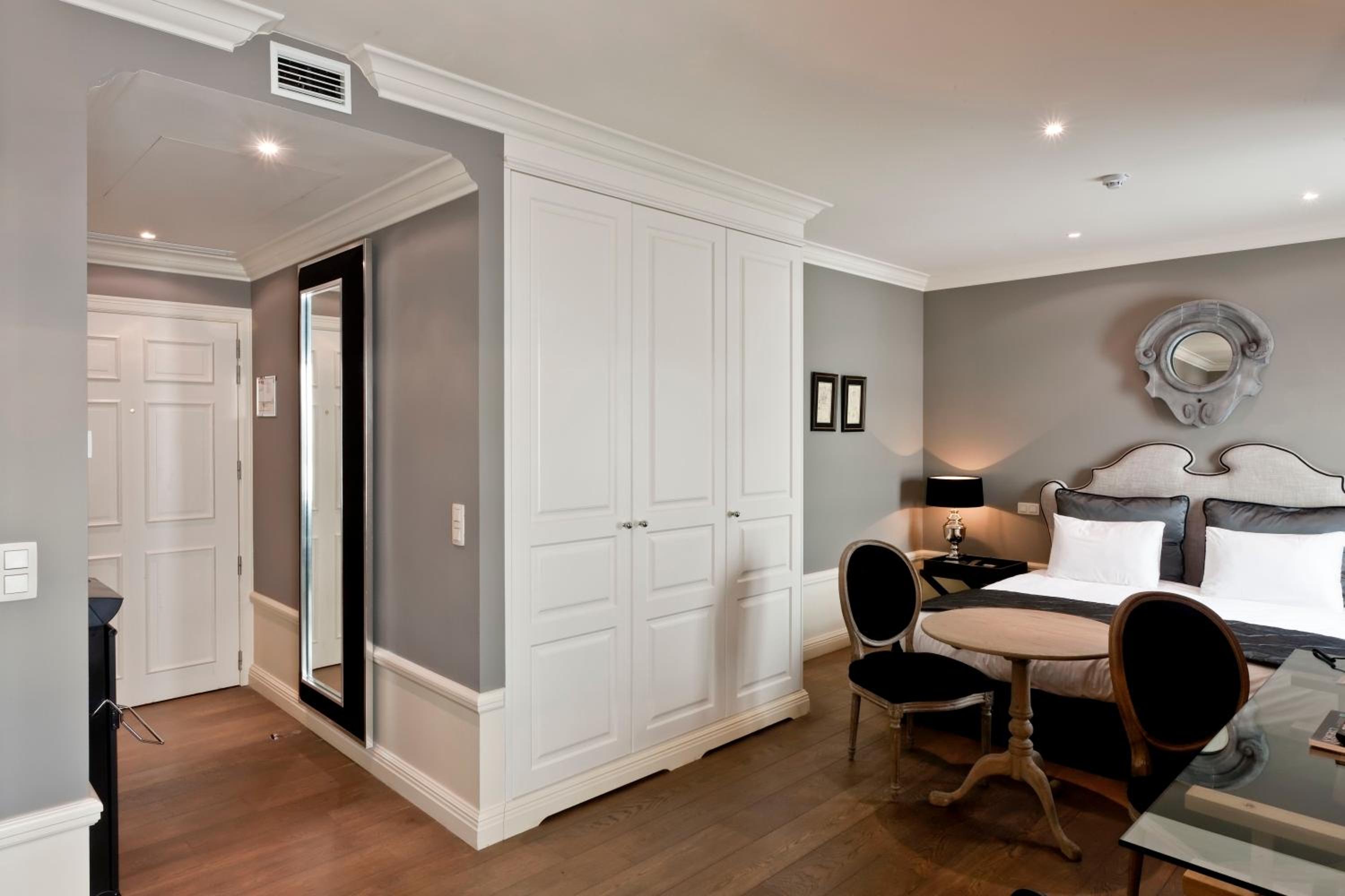 Club Double Room - Photo 1