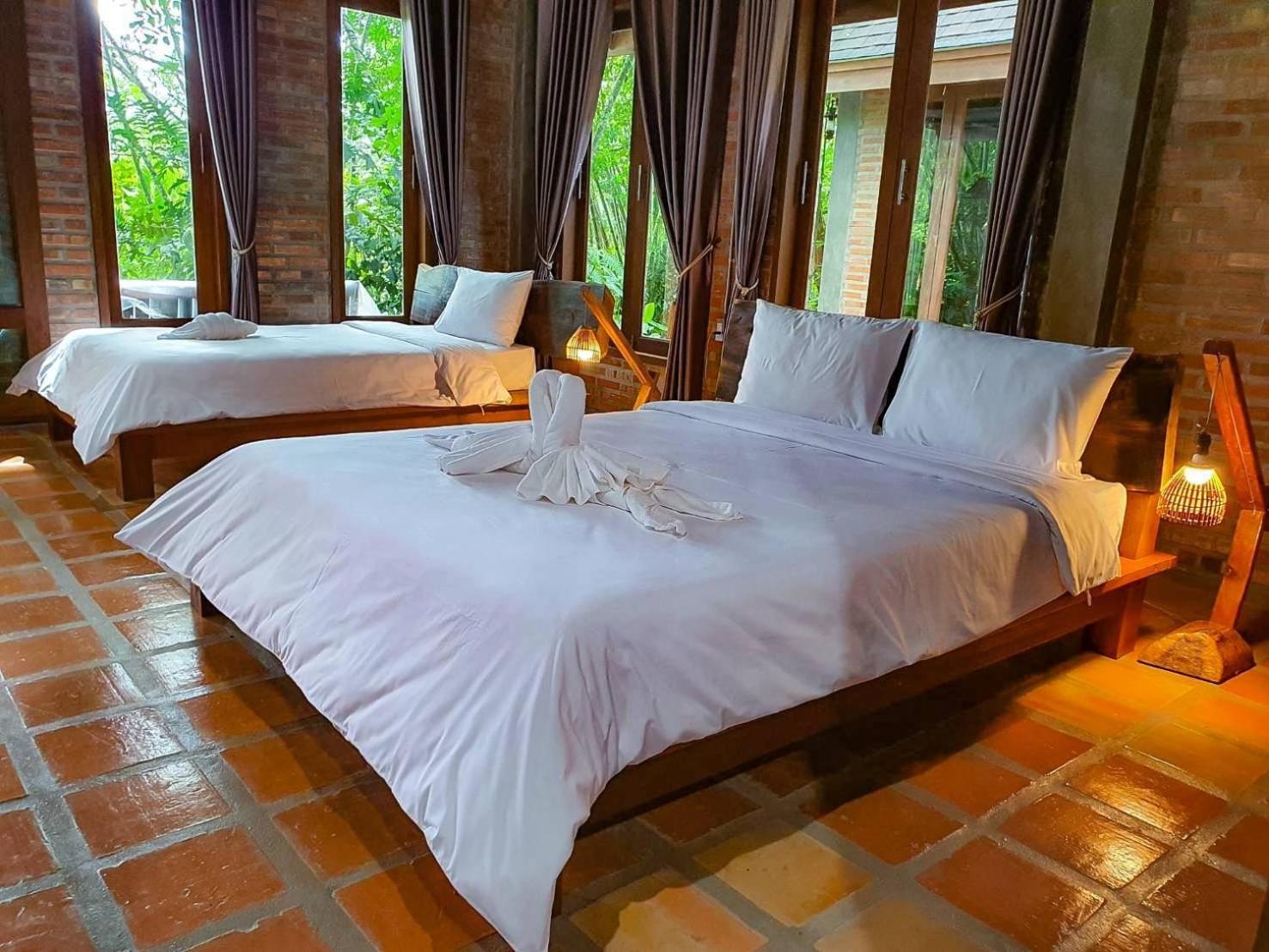 Superior Bungalow - Photo 1
