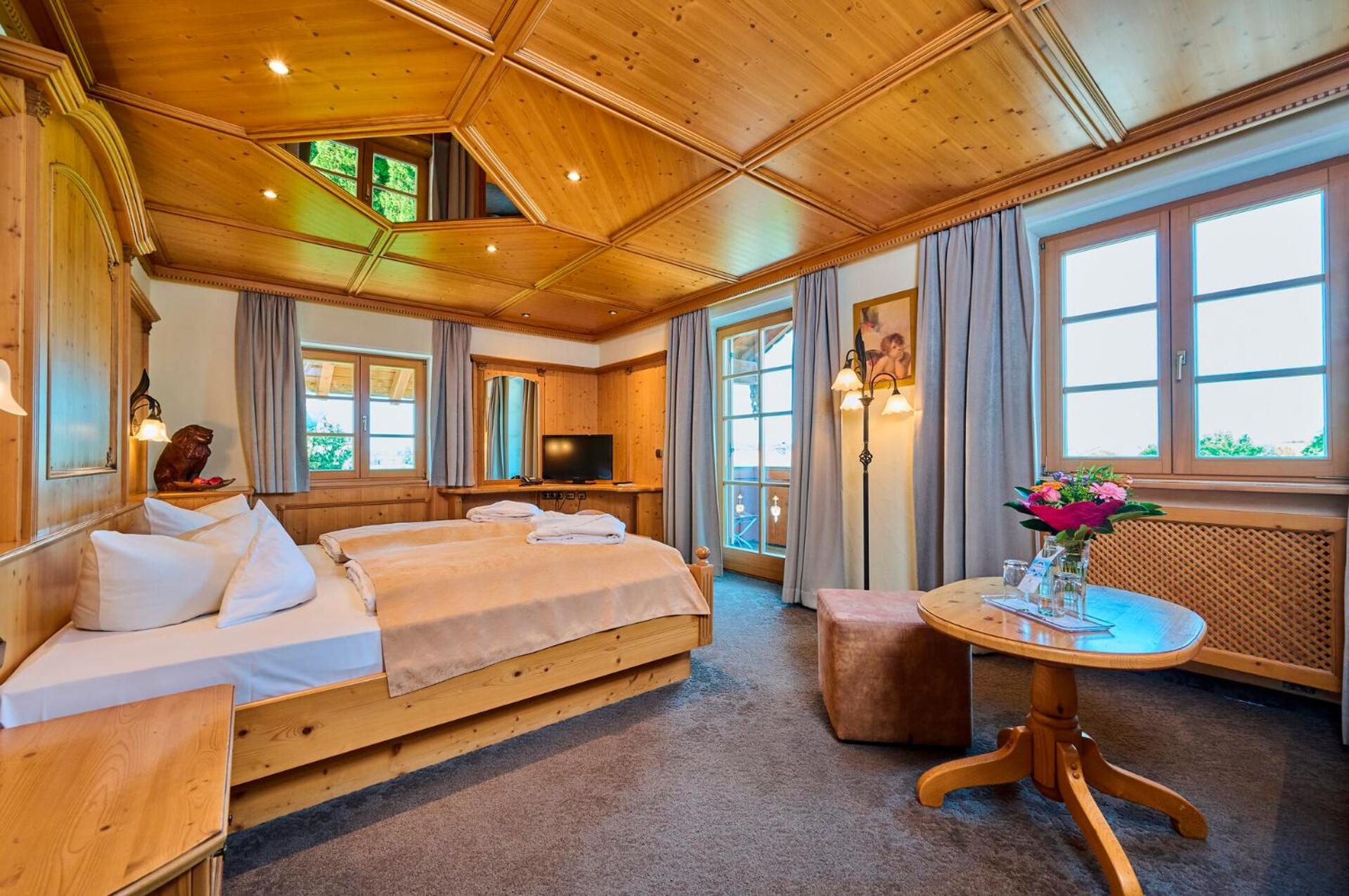 Junior Suite (no pets allowed) photo 1