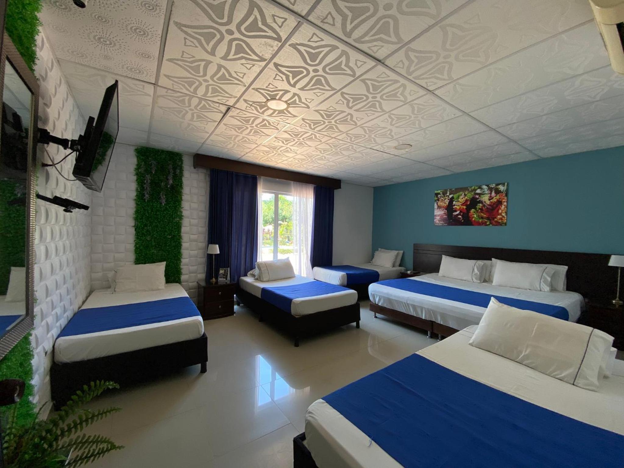 Deluxe Family Room