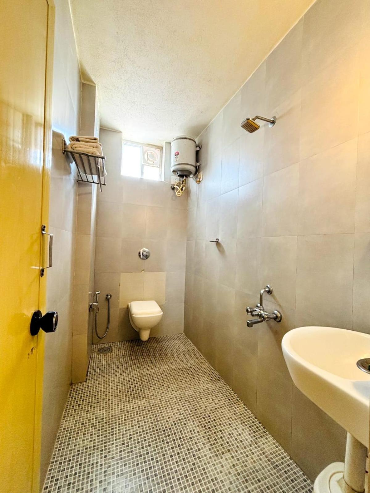 Deluxe Double Room (2 Adults + 1 Child) photo 2