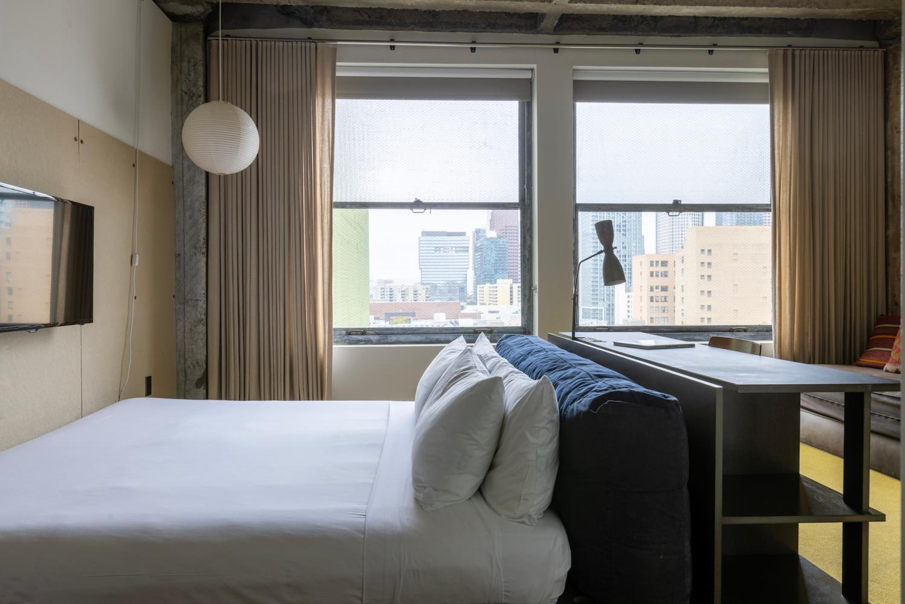 Deluxe King Room (Self Check-in) photo 1