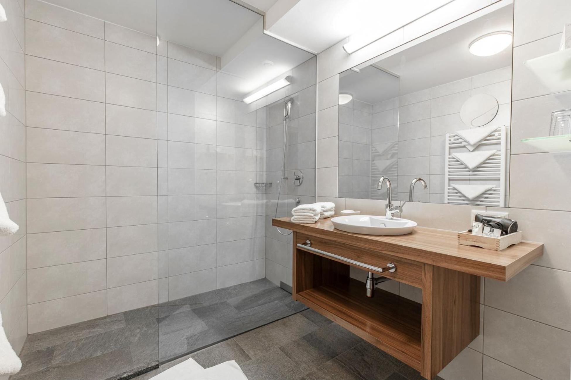 Two-Bedroom Suite - Photo 2