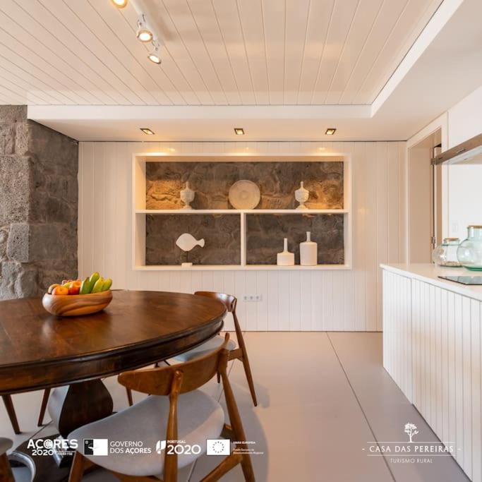 Two-Bedroom Apartment with Balcony and Sea View photo 3