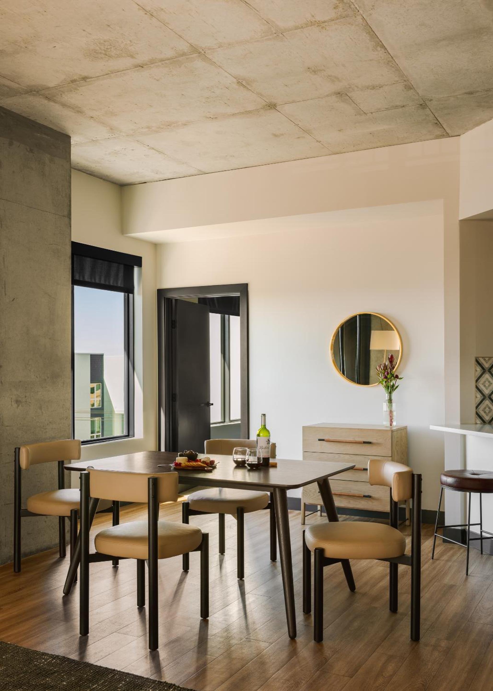 Three-Bedroom Apartment With Balcony photo 2