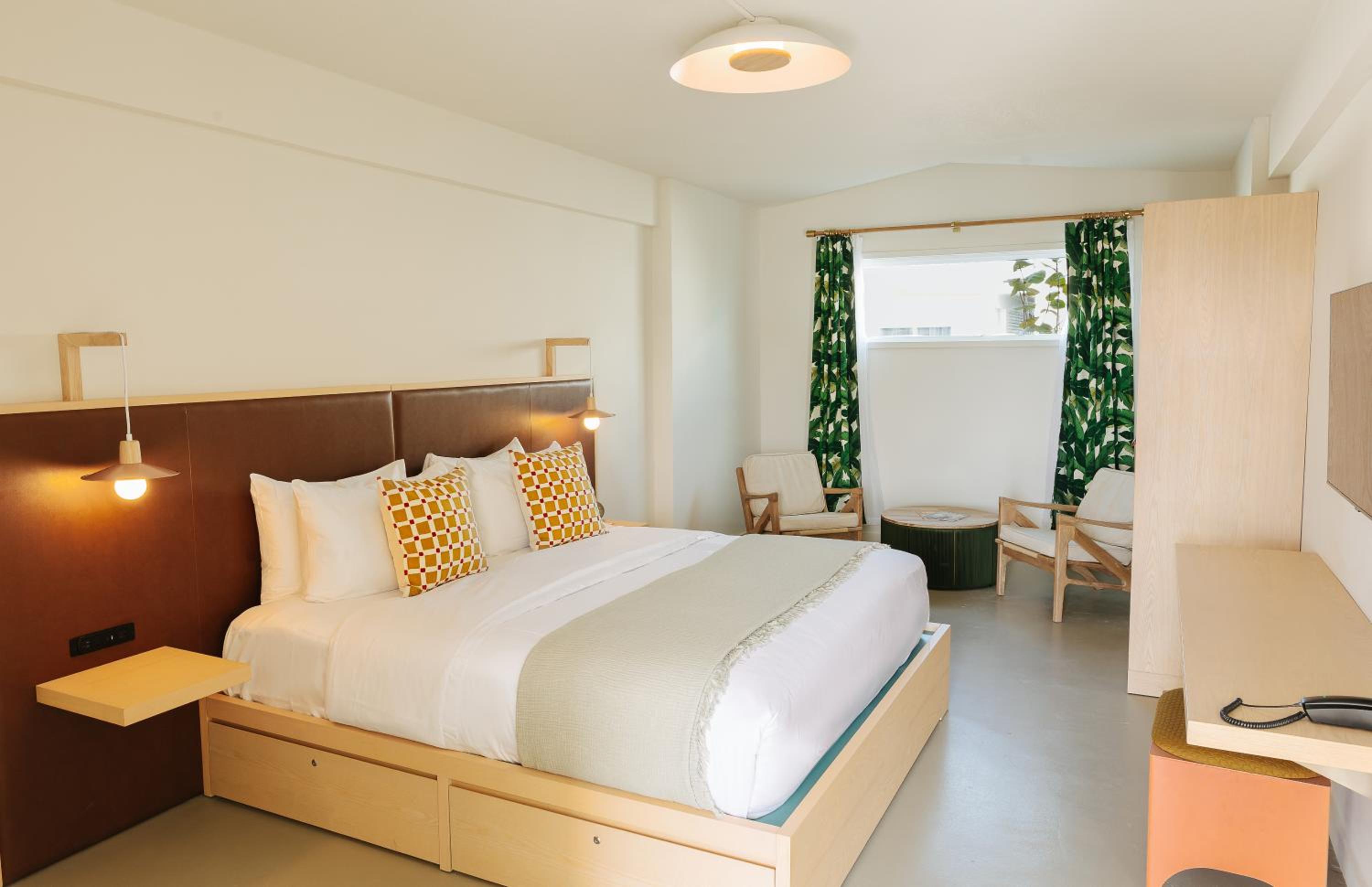 Deluxe King Room photo 2
