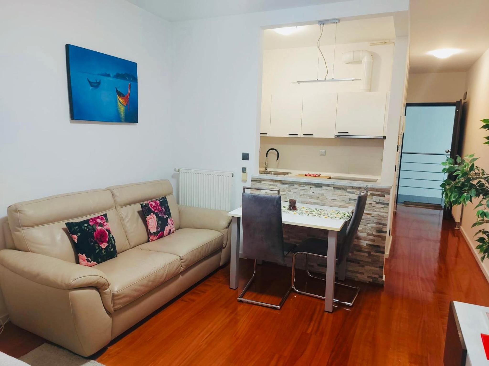Studio Apartment - Photo 13