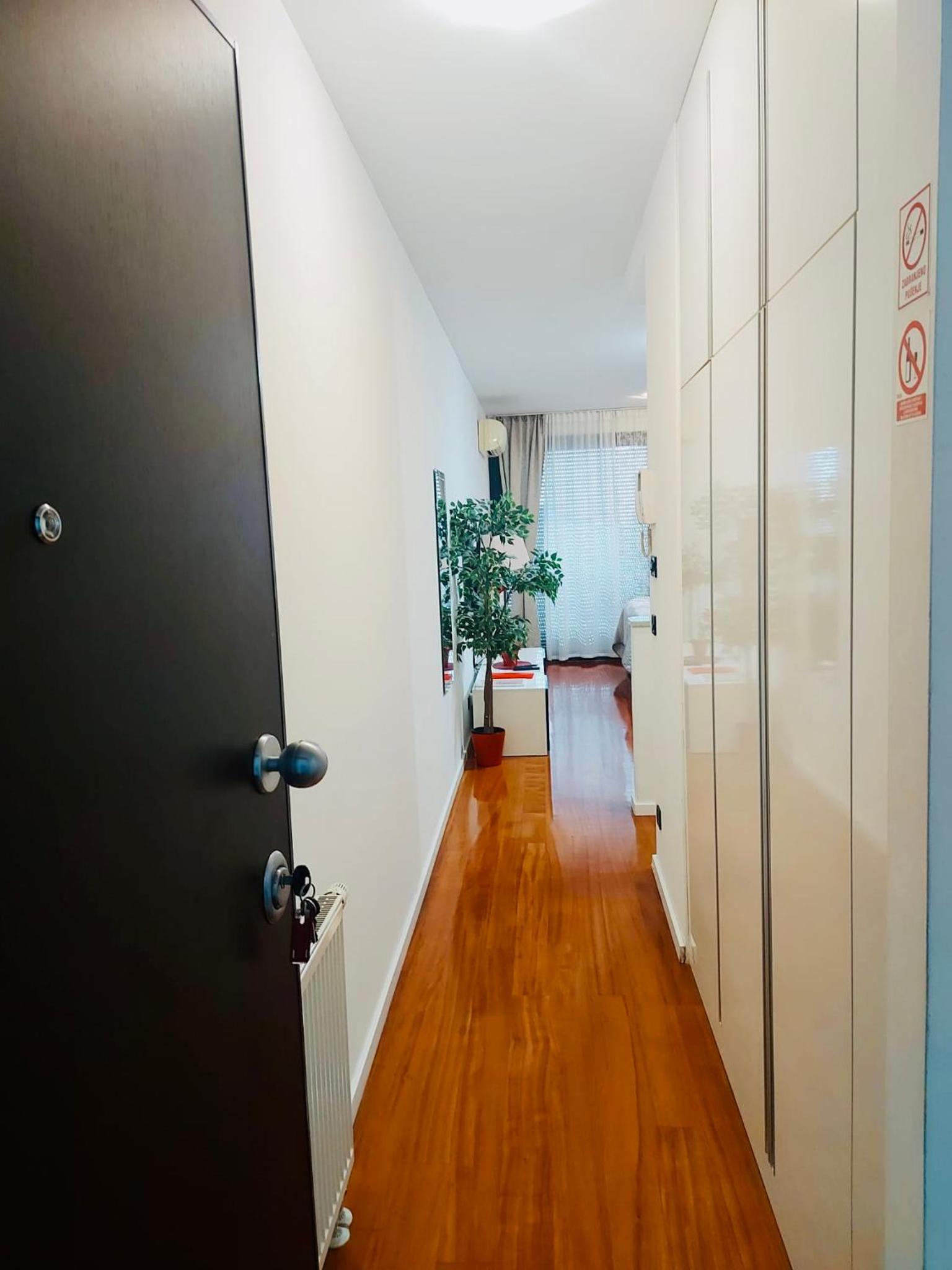 Studio Apartment - Photo 15