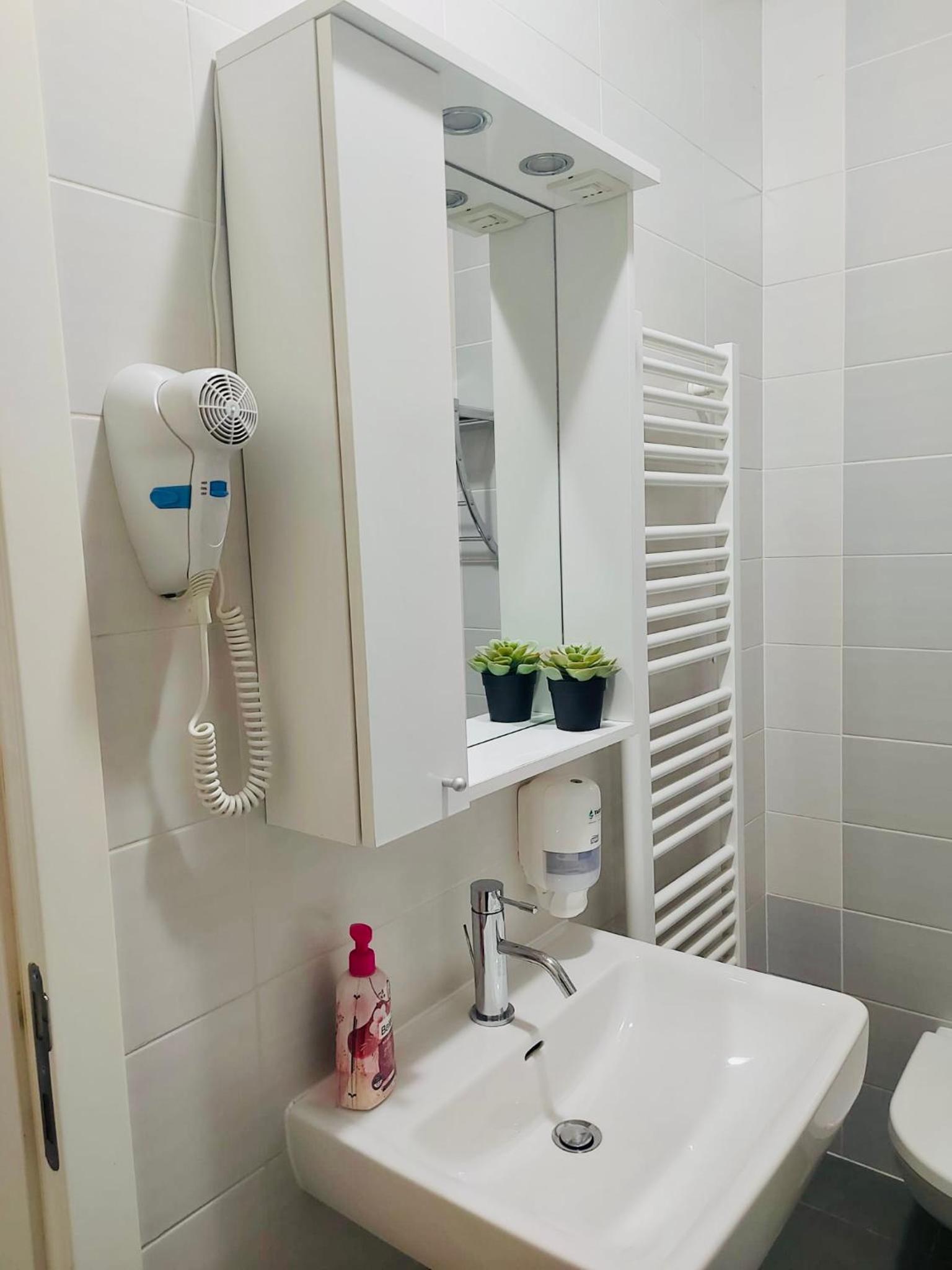 Studio Apartment - Photo 17