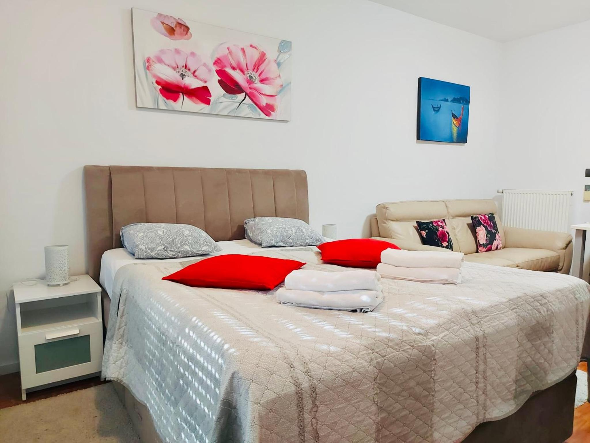 Studio Apartment - Photo 18