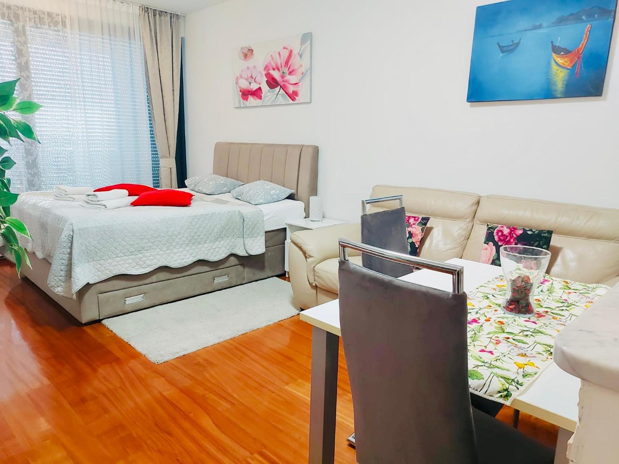 Studio Apartment - Photo 19