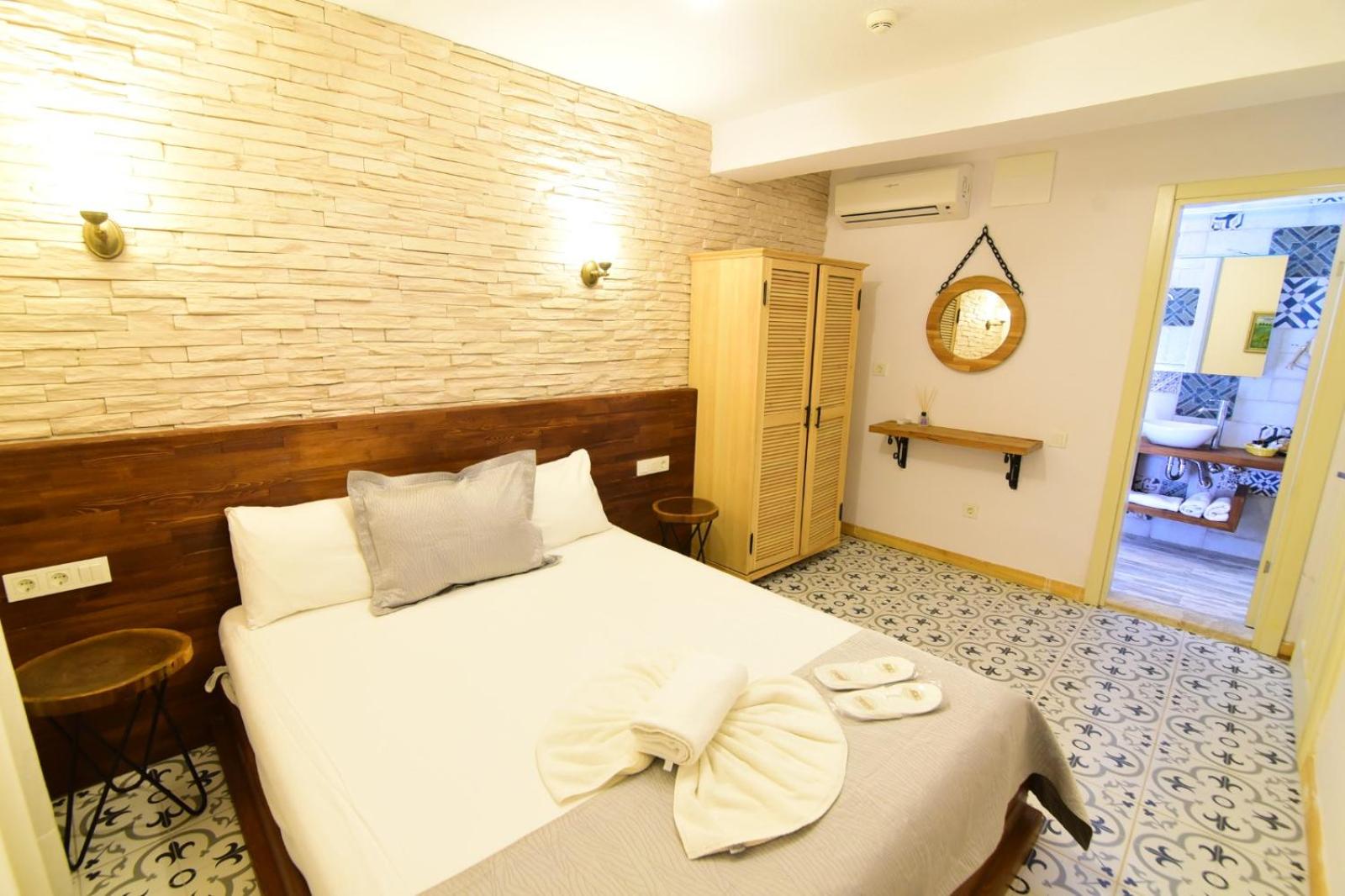 Deluxe Room - Photo 3