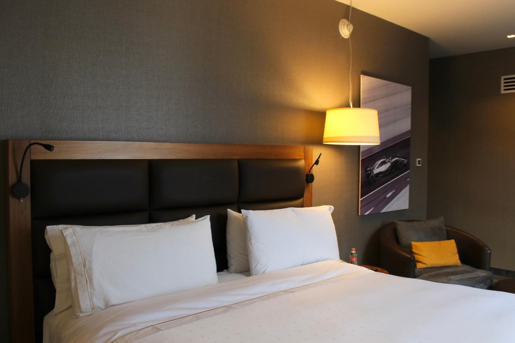 Executive Room 1 King - Photo 4