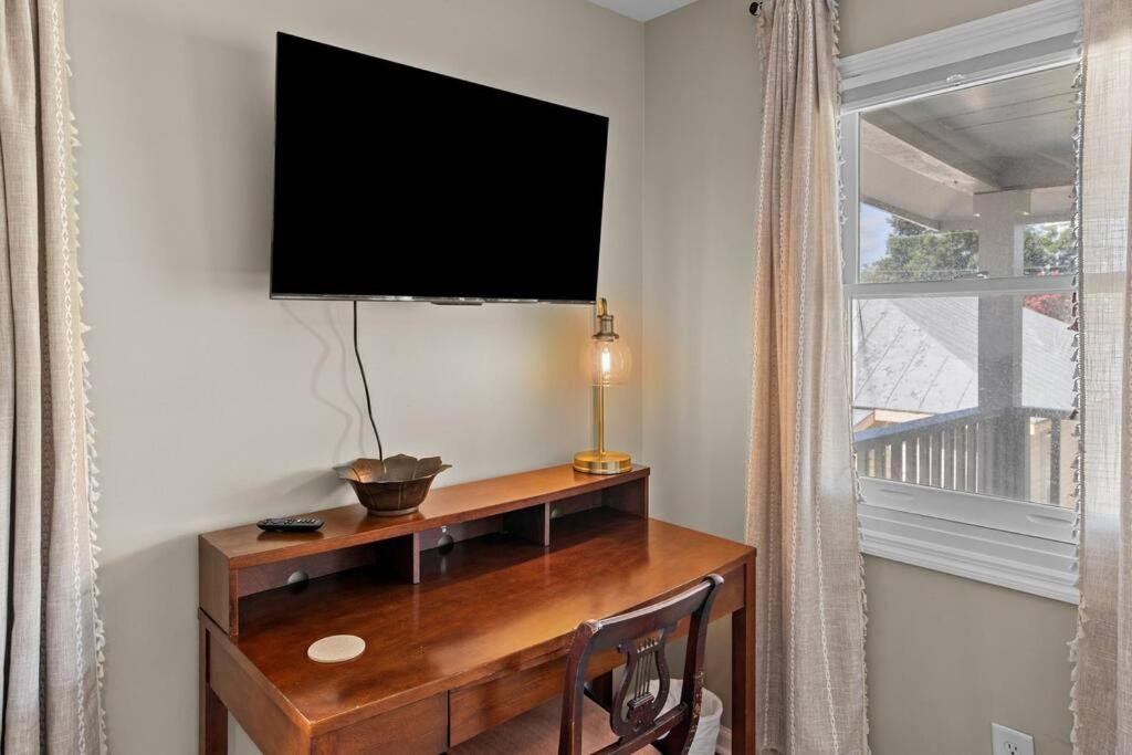 Five-Bedroom House photo 3