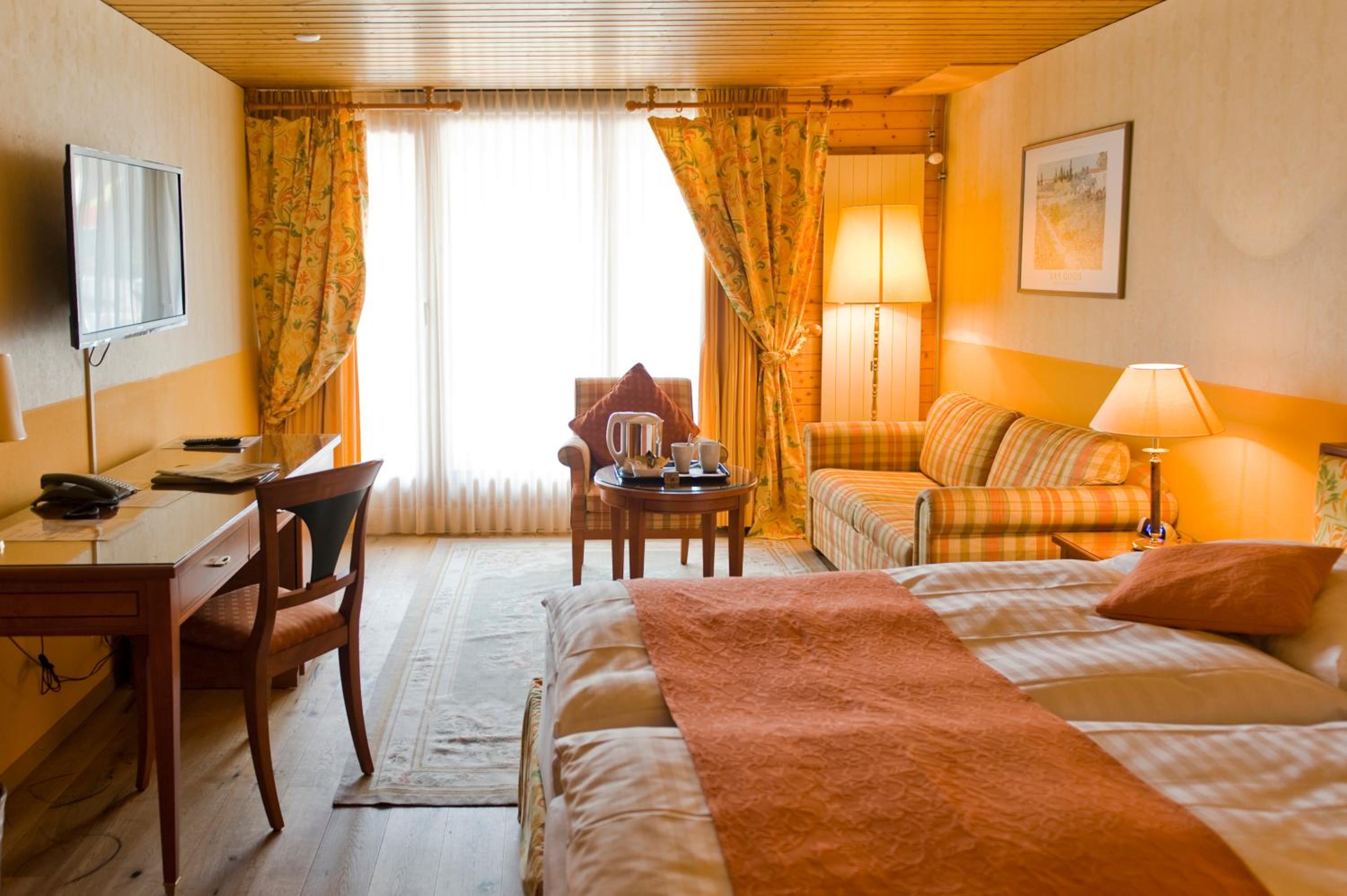 Superior Room with Balcony and Jungfrau view - Photo 6