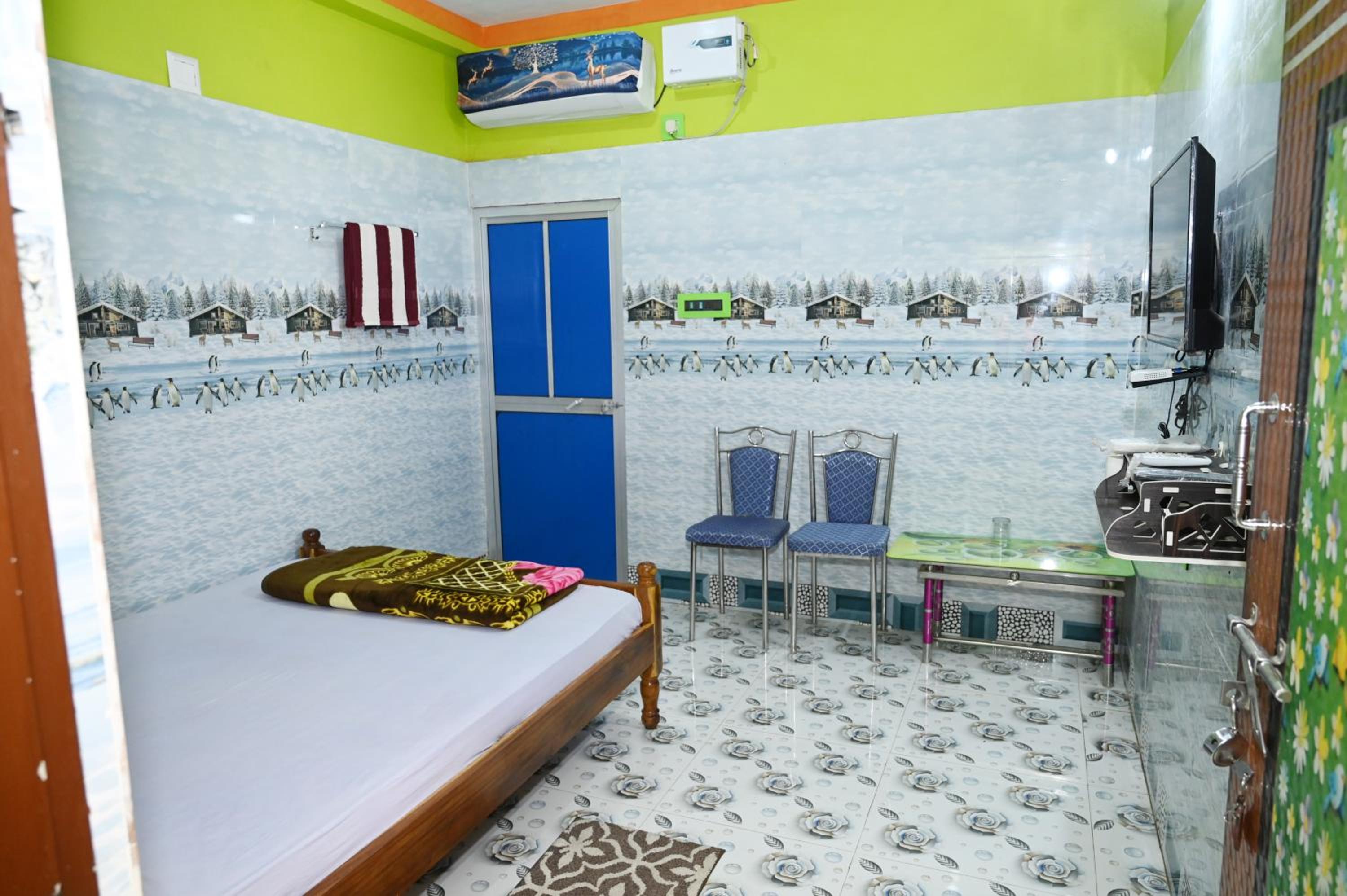 Deluxe Double Room (2 Adults + 1 Child) - Photo 21