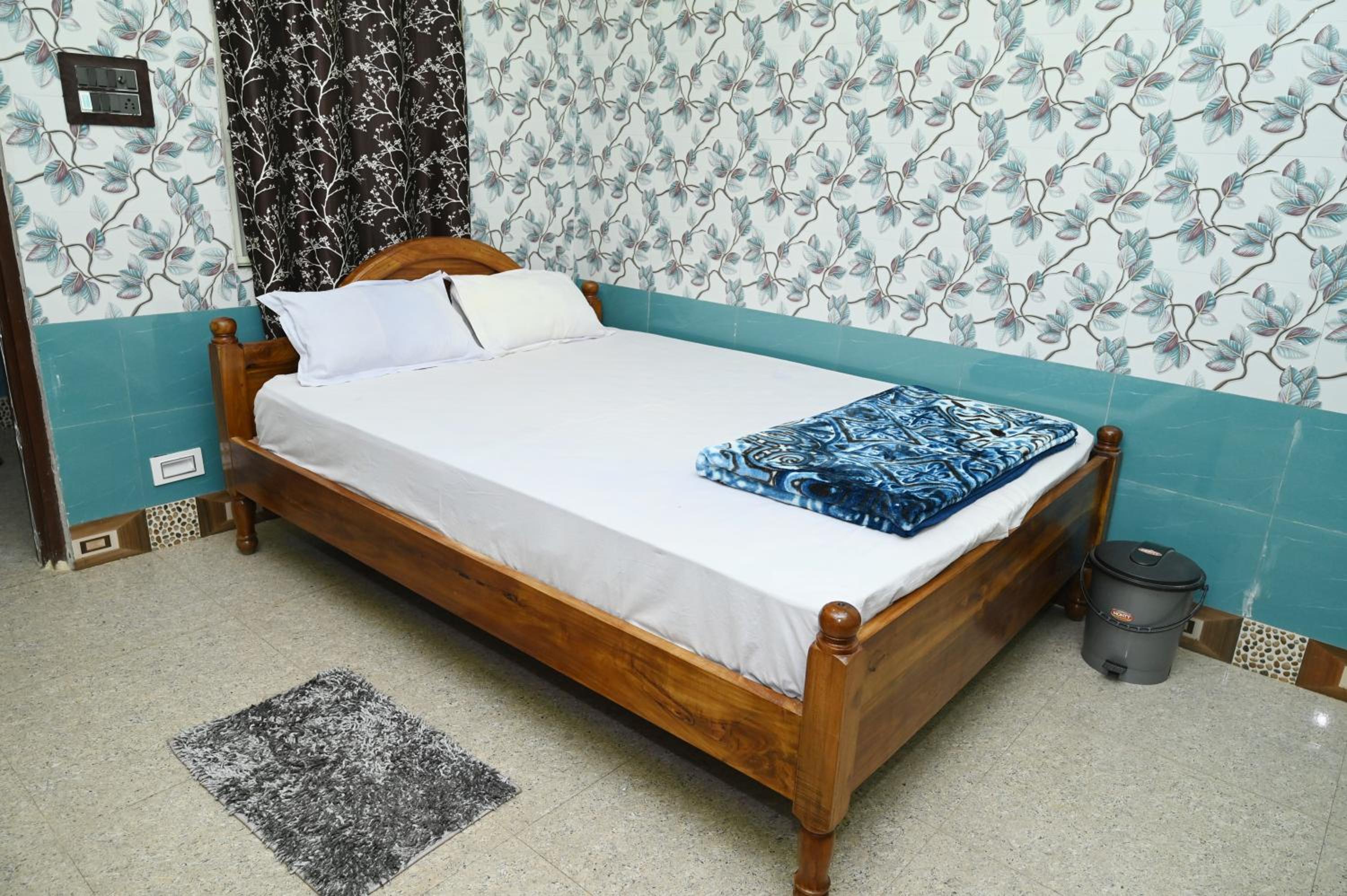 Deluxe Double Room (2 Adults + 1 Child) - Photo 19