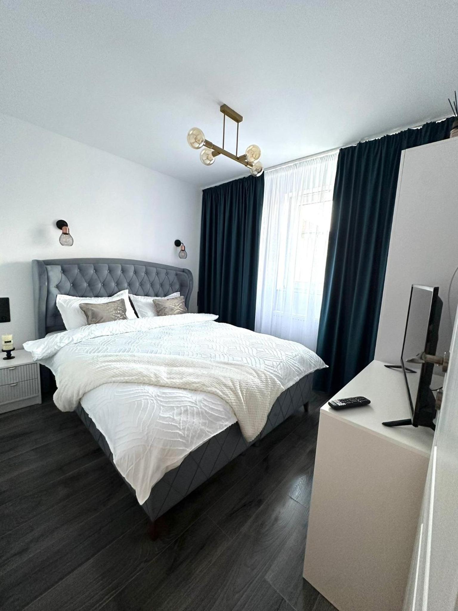 One-Bedroom Apartment photo 1