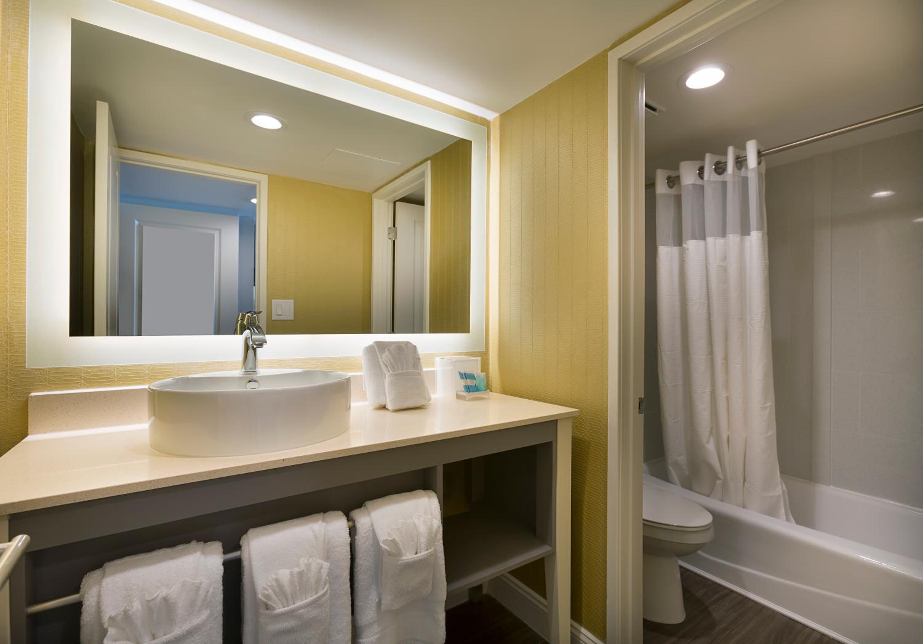 Palms Oceanfront One Bedroom Queen Suite - Photo 4