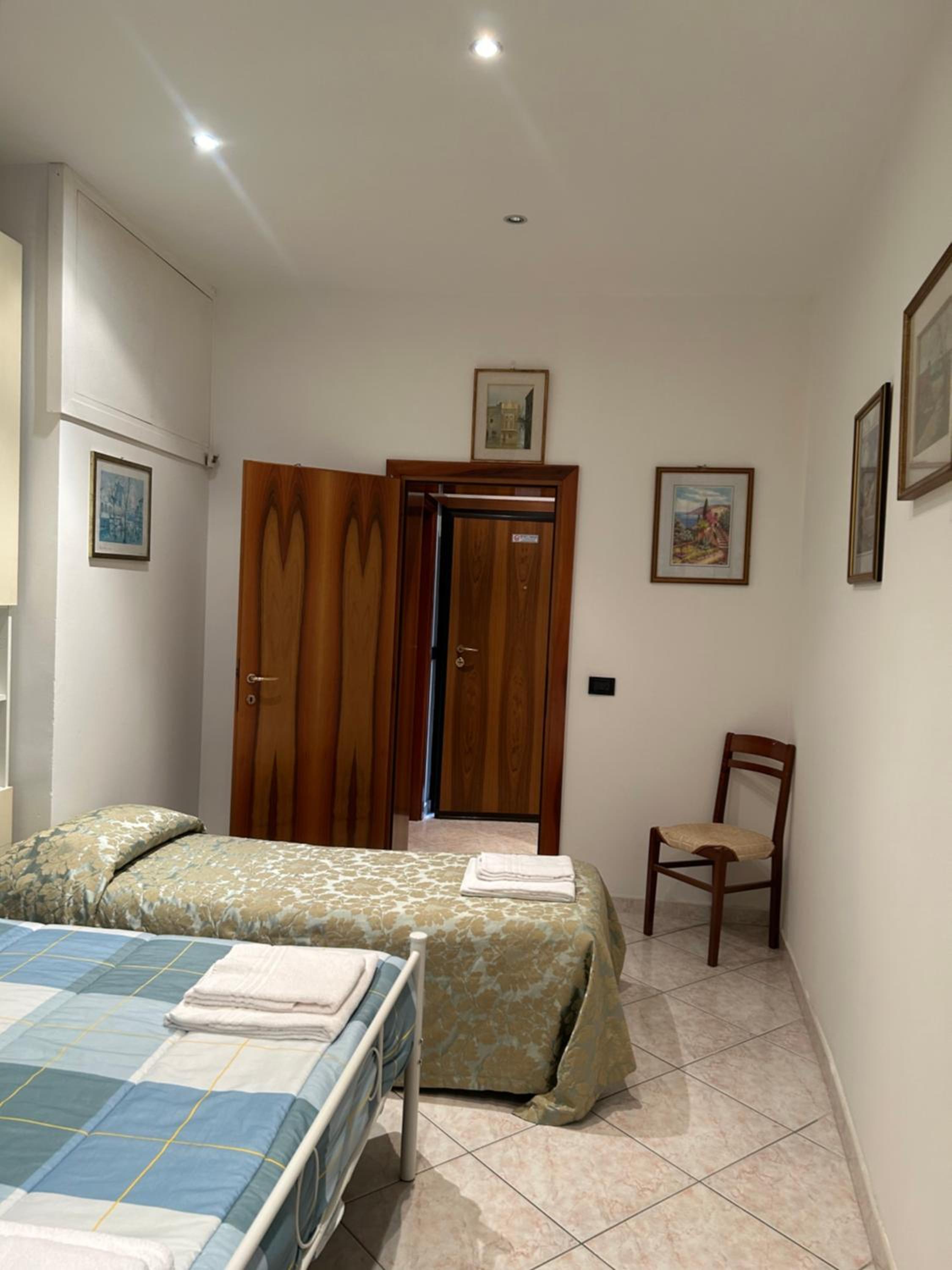 Quadruple Room with Private Bathroom photo 2