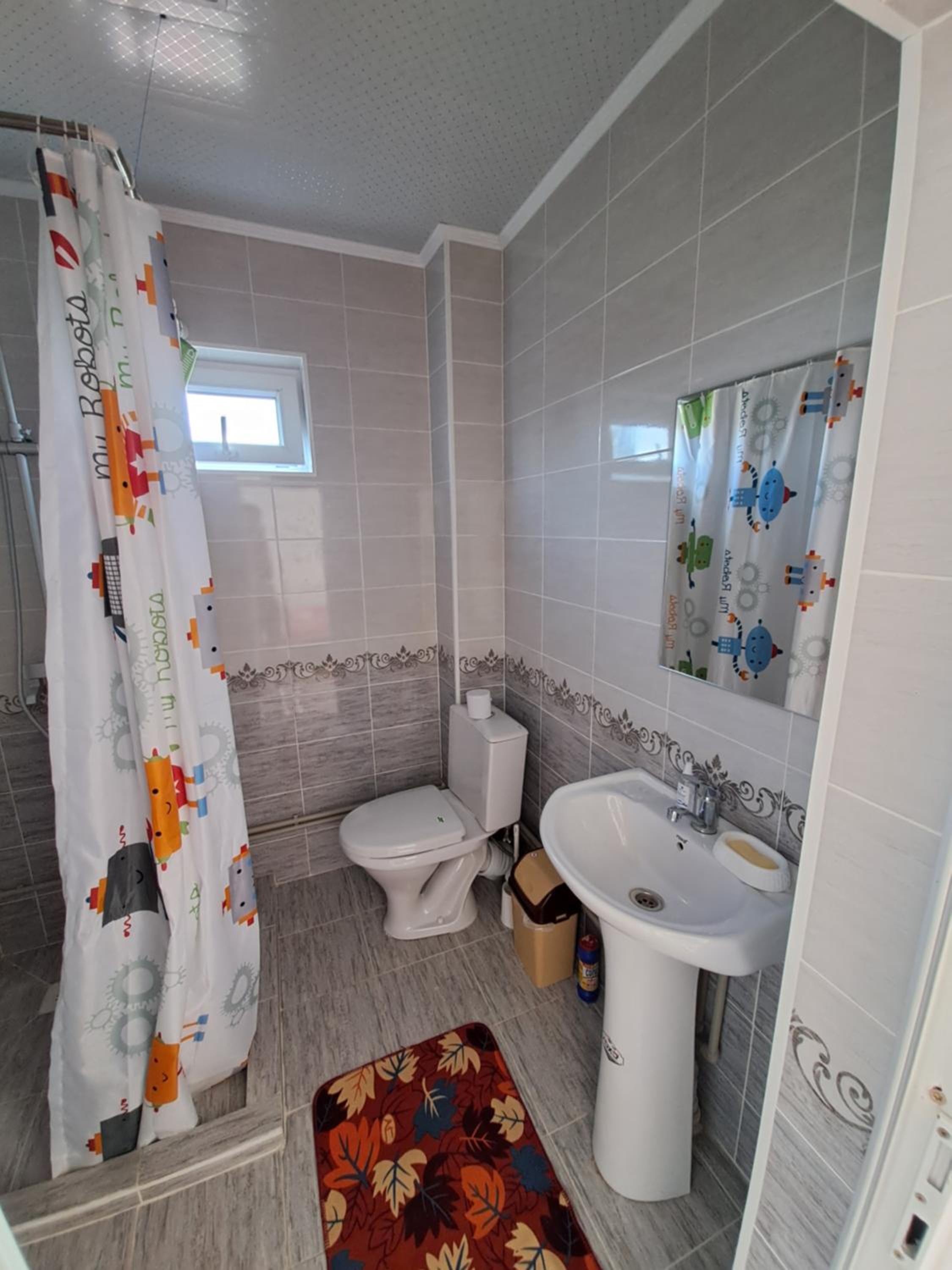 Family Room with Private Bathroom photo 3