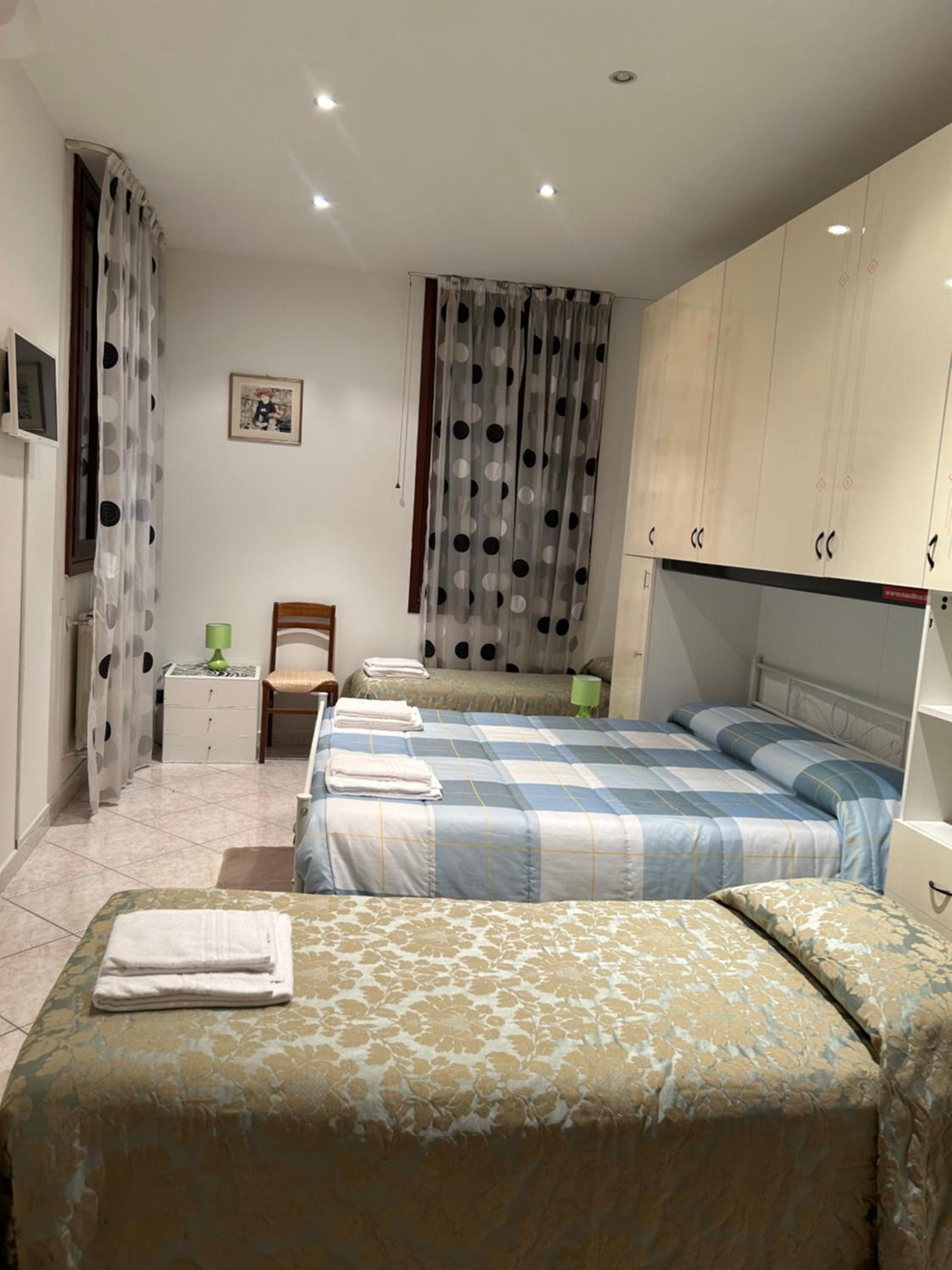 Quadruple Room with Private Bathroom photo 1