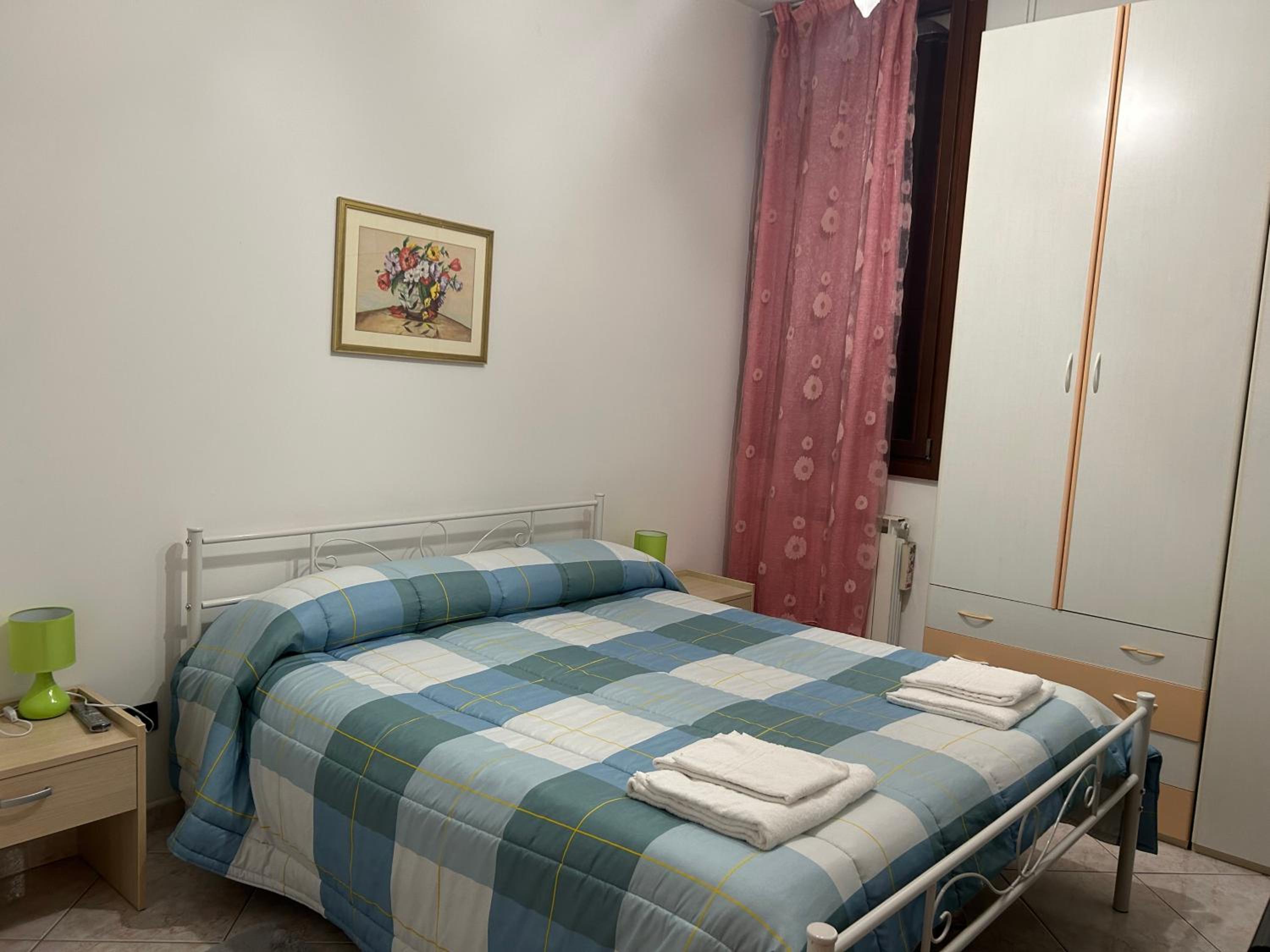 Standard Double Room with Shared Bathroom photo 3