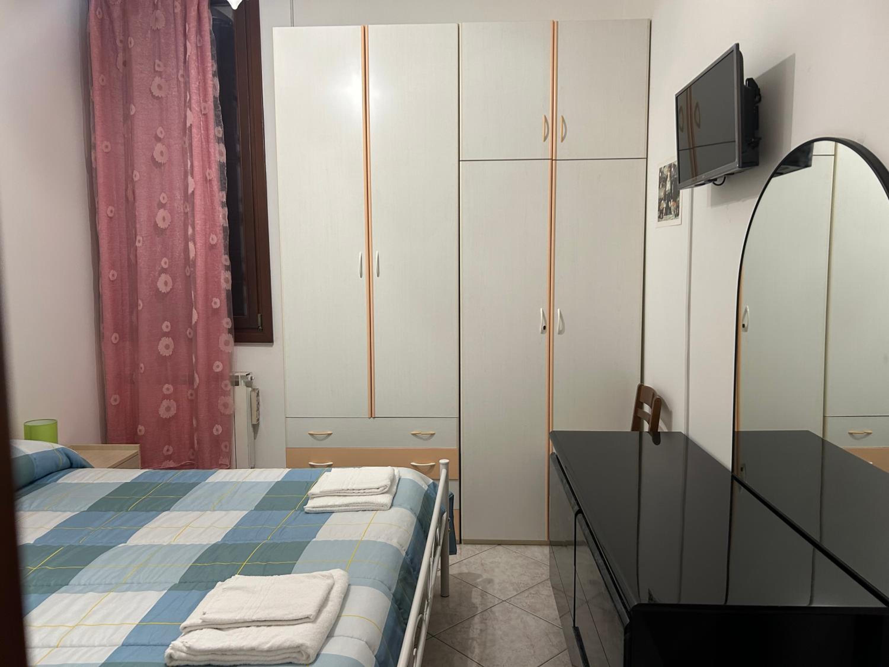 Standard Double Room with Shared Bathroom photo 1