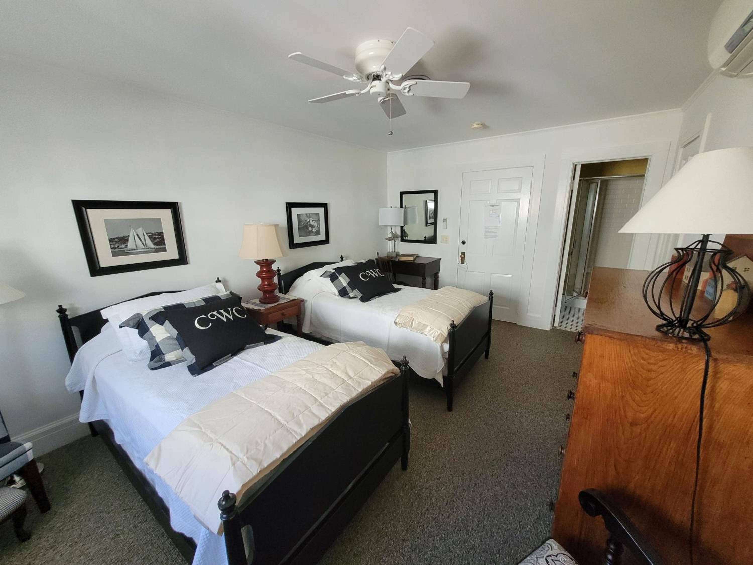 Double or Twin Room with Private Bathroom photo 3