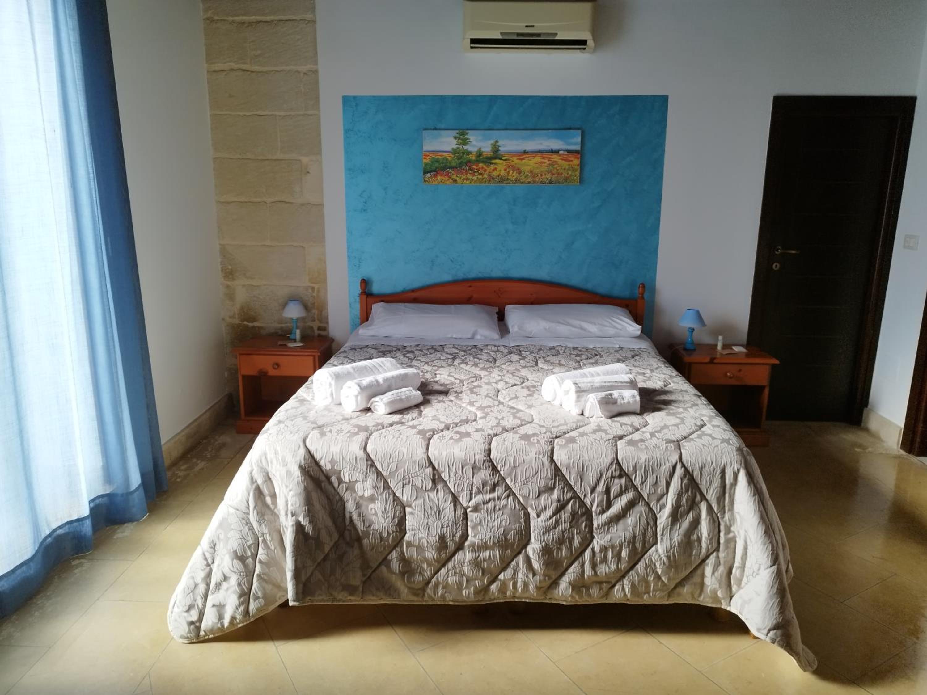 Double or Twin Room - Photo 4