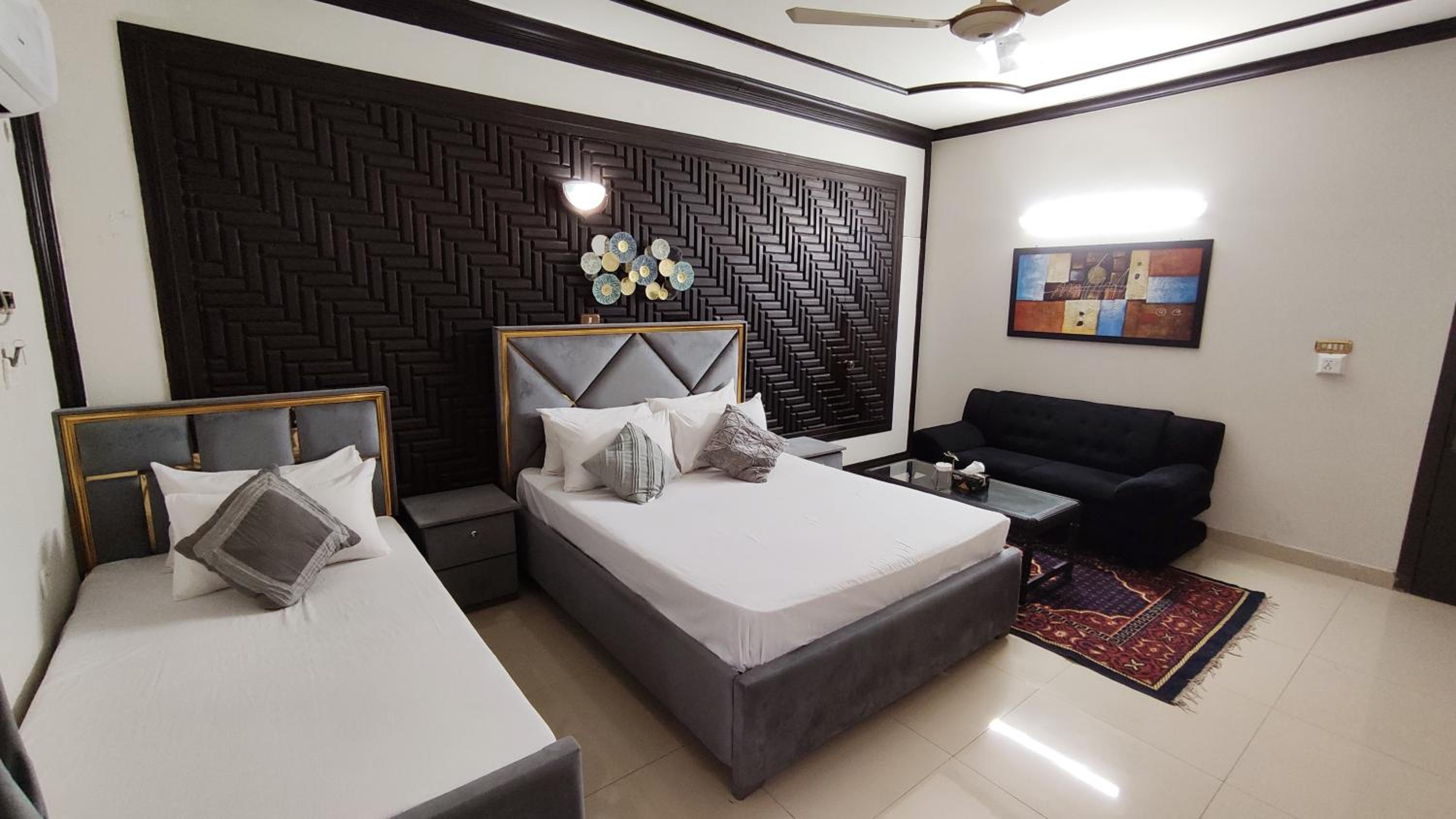 Deluxe Double Room (2 Adults + 1 Child) photo 2