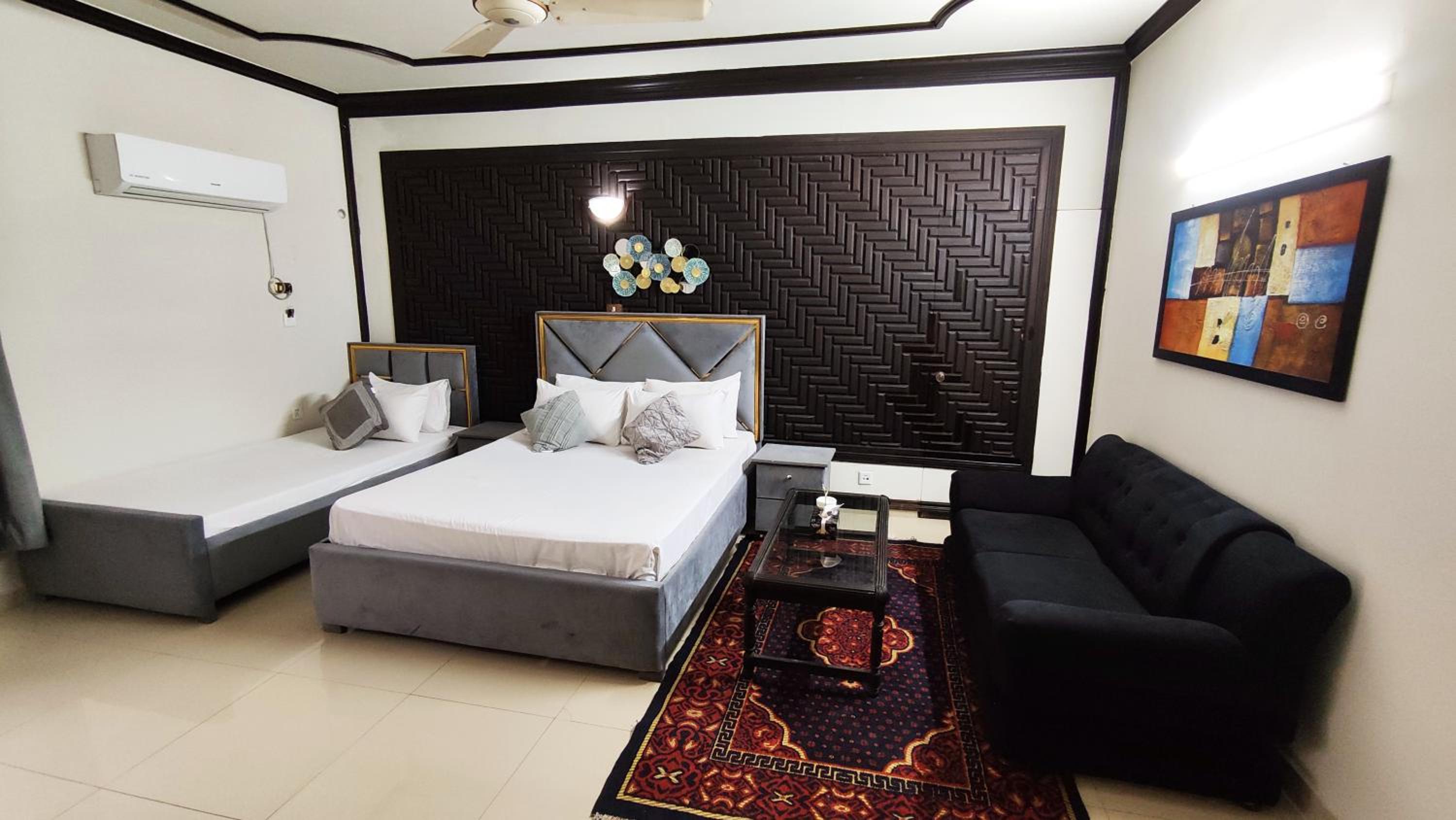 Deluxe Double Room (2 Adults + 1 Child) photo 3
