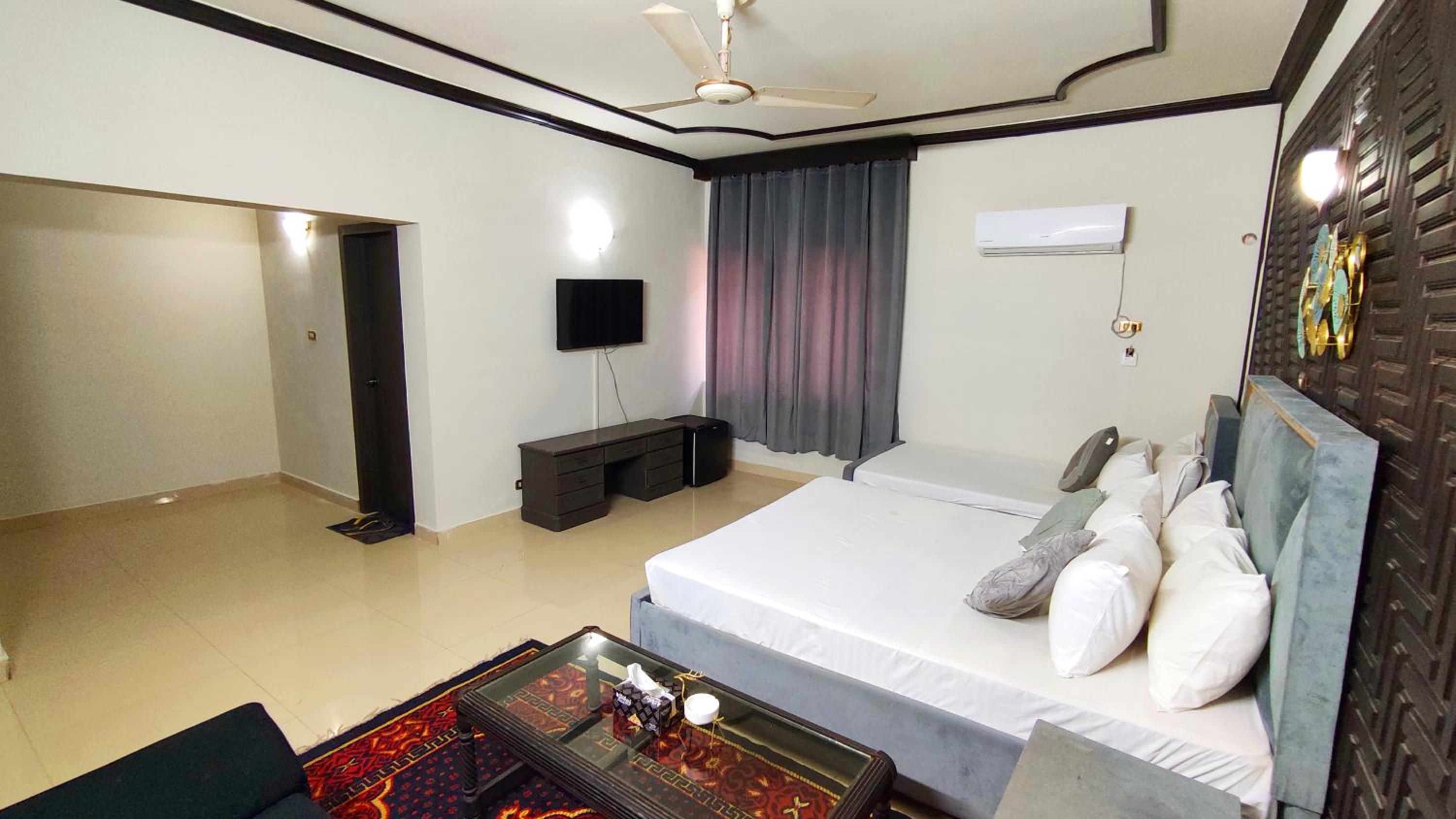 Deluxe Double Room (2 Adults + 1 Child)