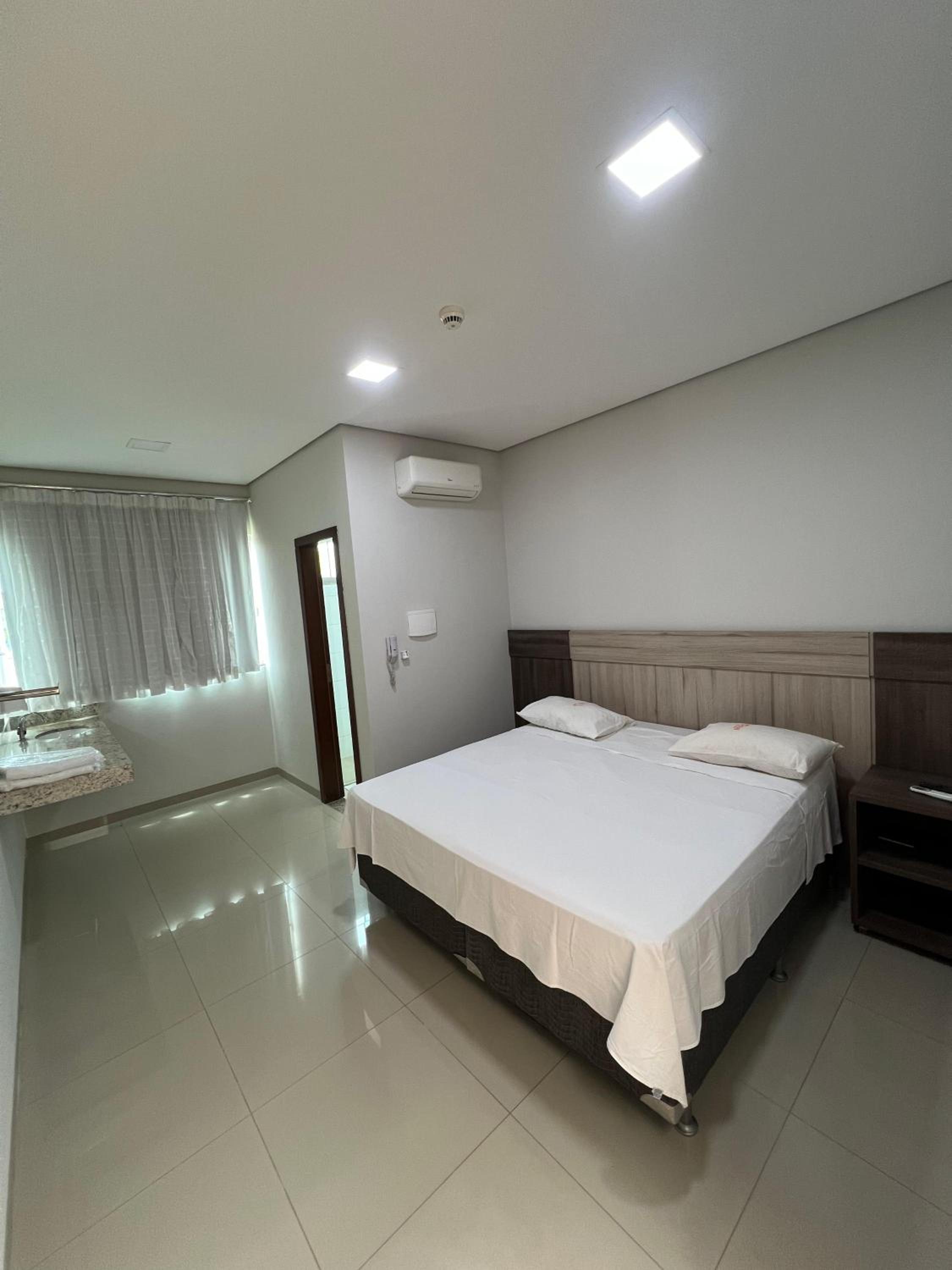 Double or Twin Room with Bathroom - Photo 4