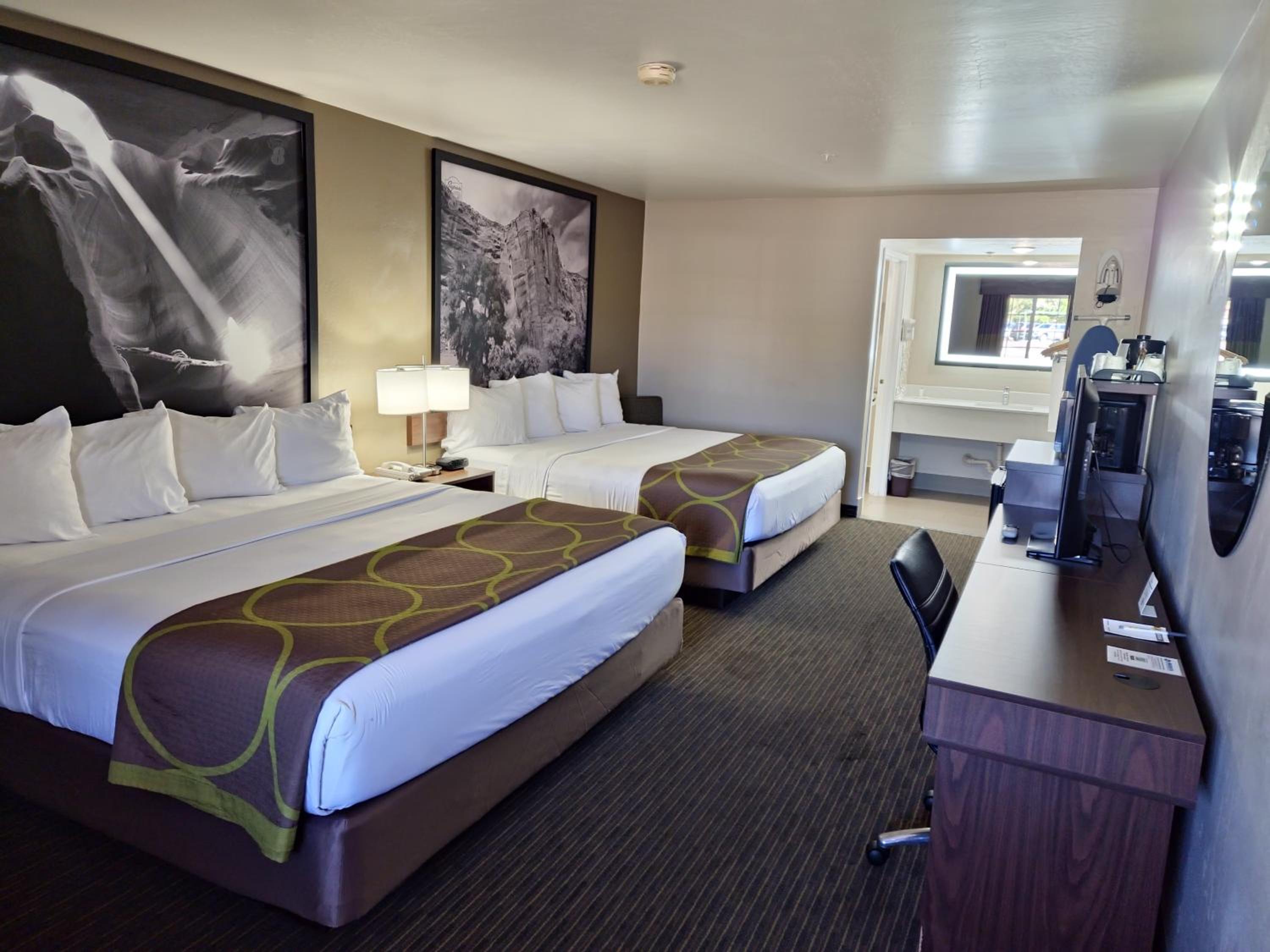 Studio Suite with Two King Beds - Non-Smoking - Photo 6