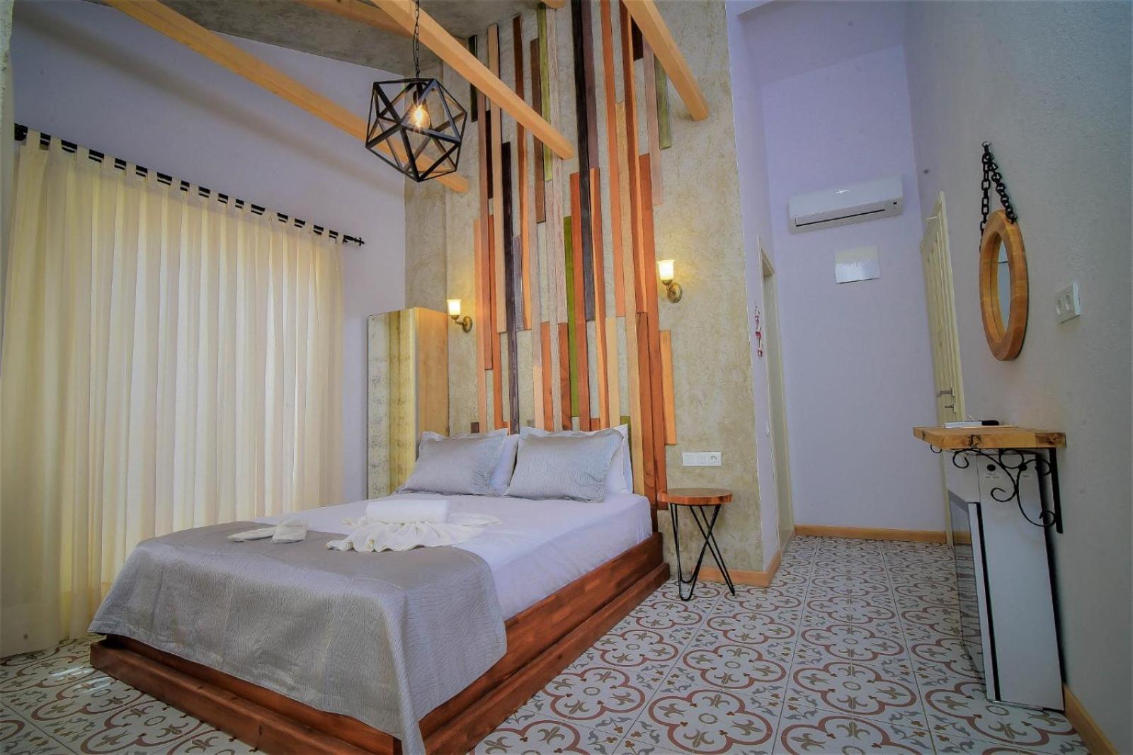 Executive Suite - Photo 2