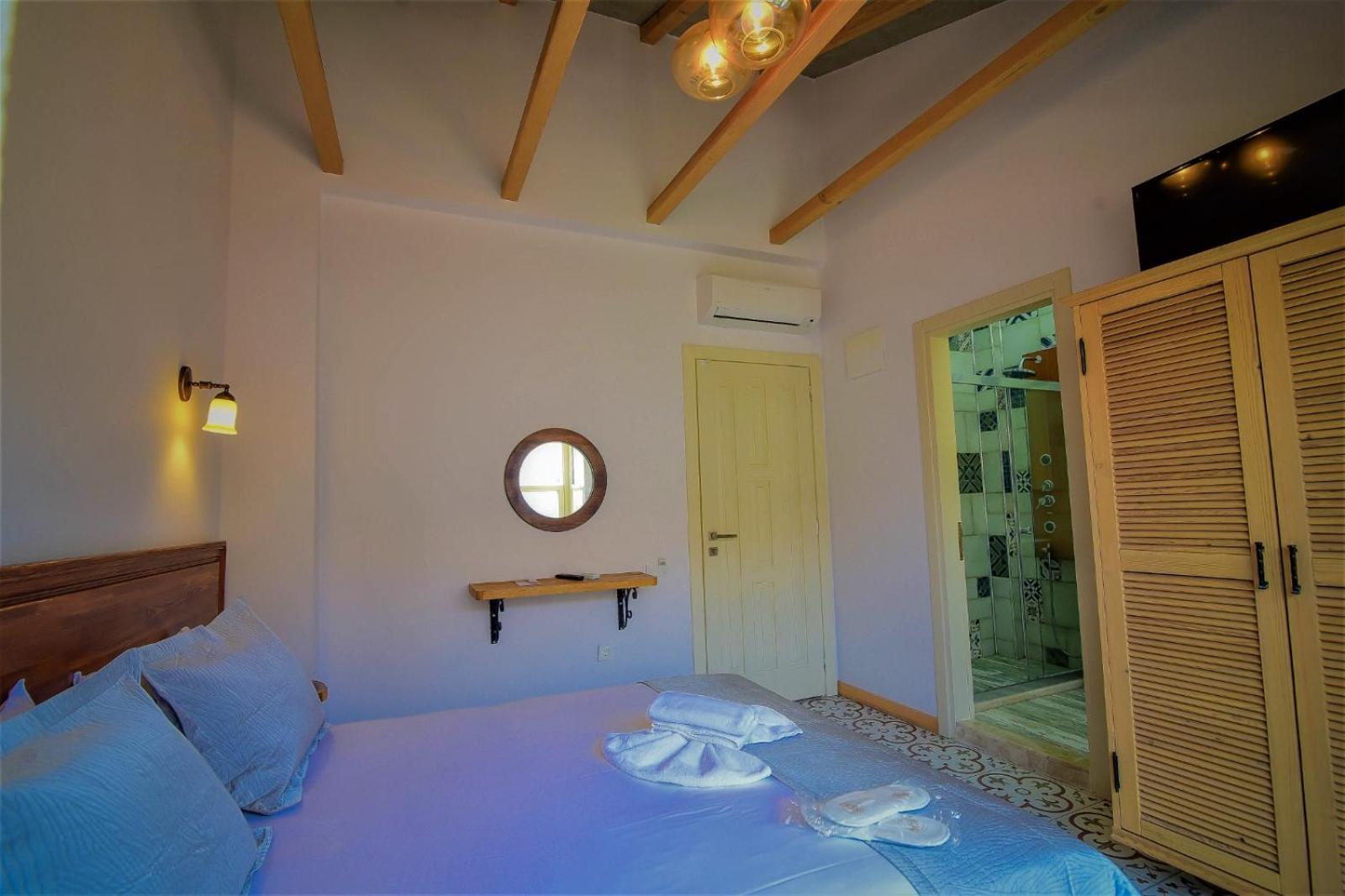 Executive Suite - Photo 5