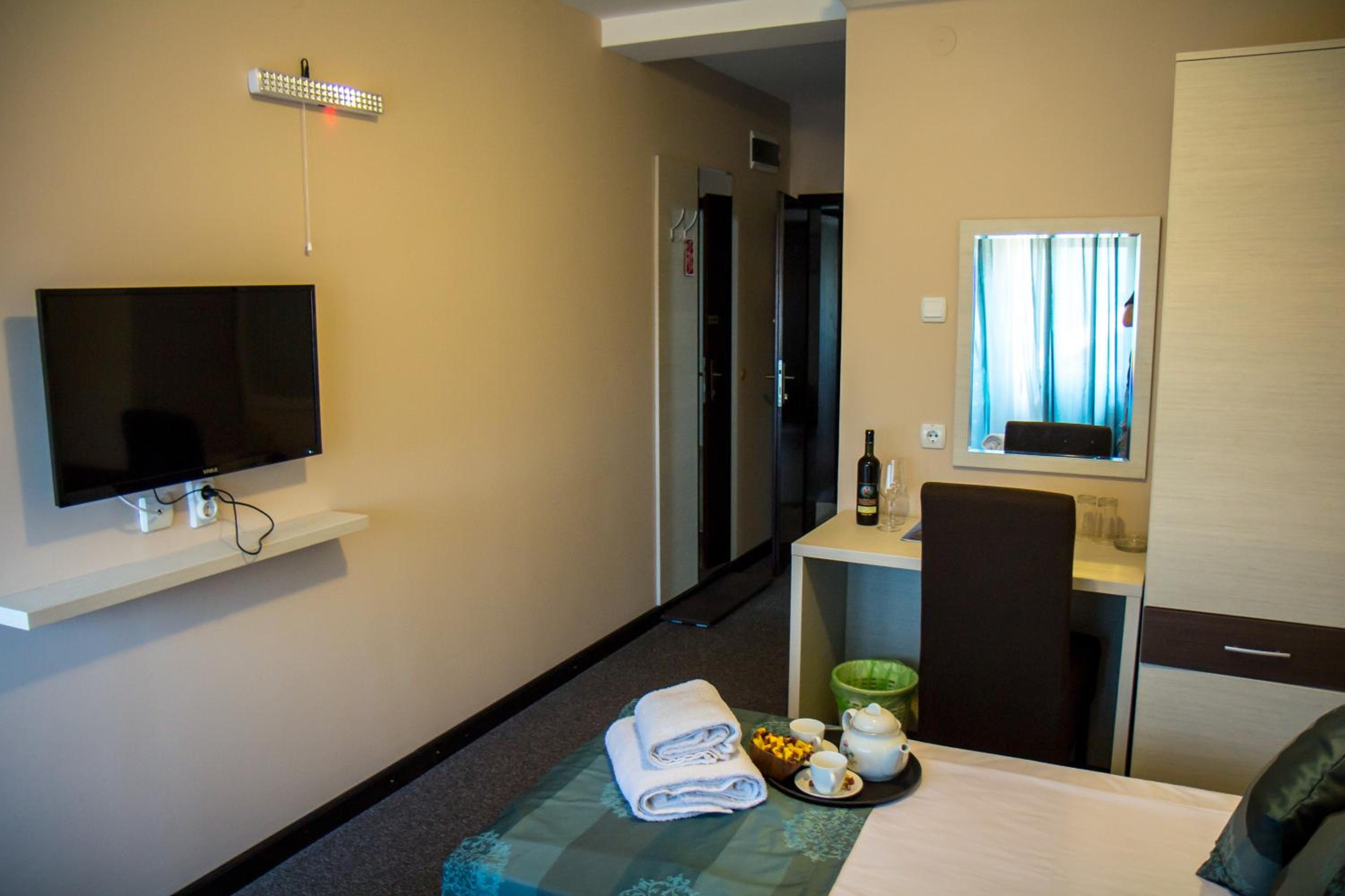 Double or Twin Room - Photo 3